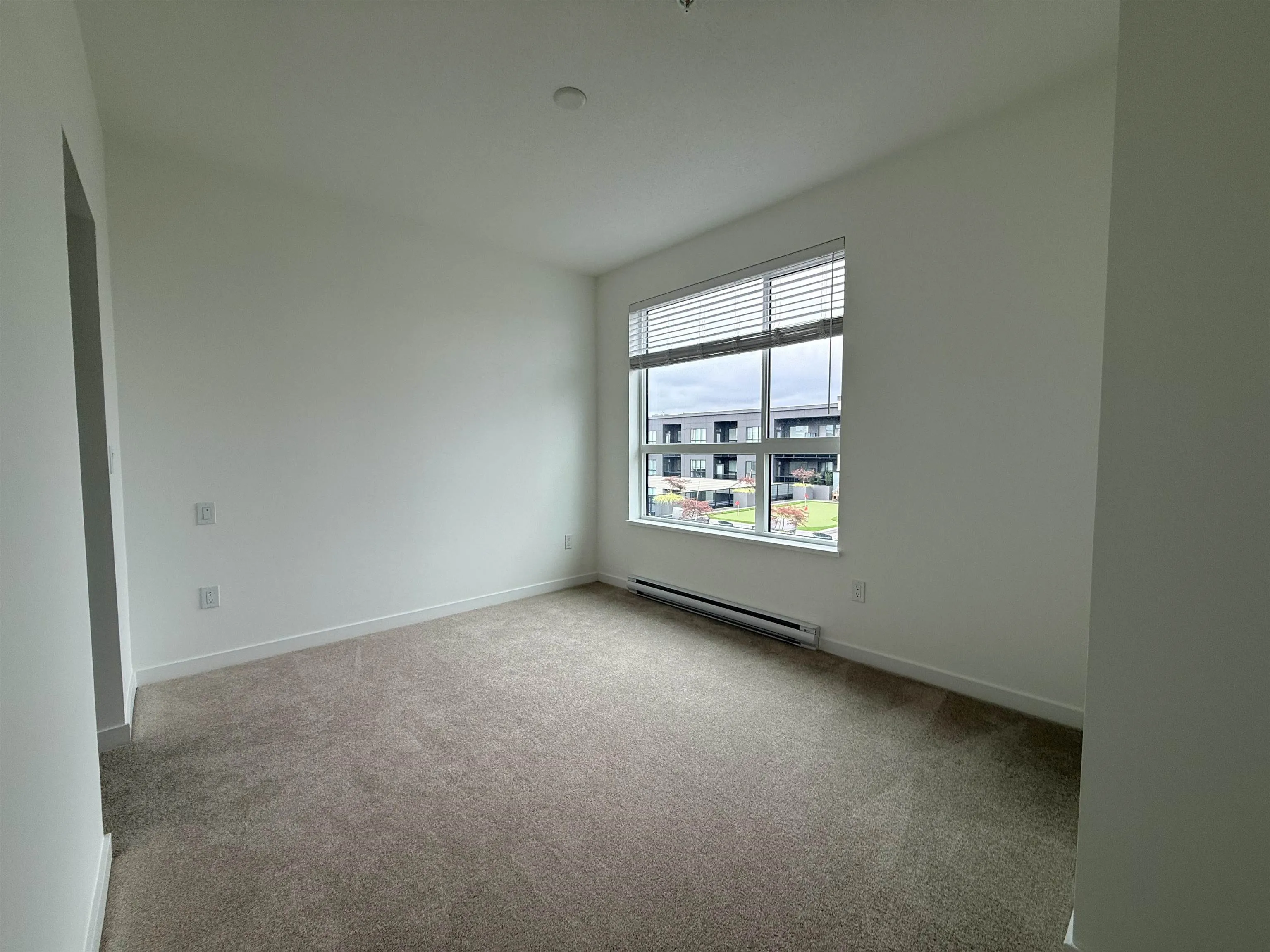 15733 85 Avenue #607