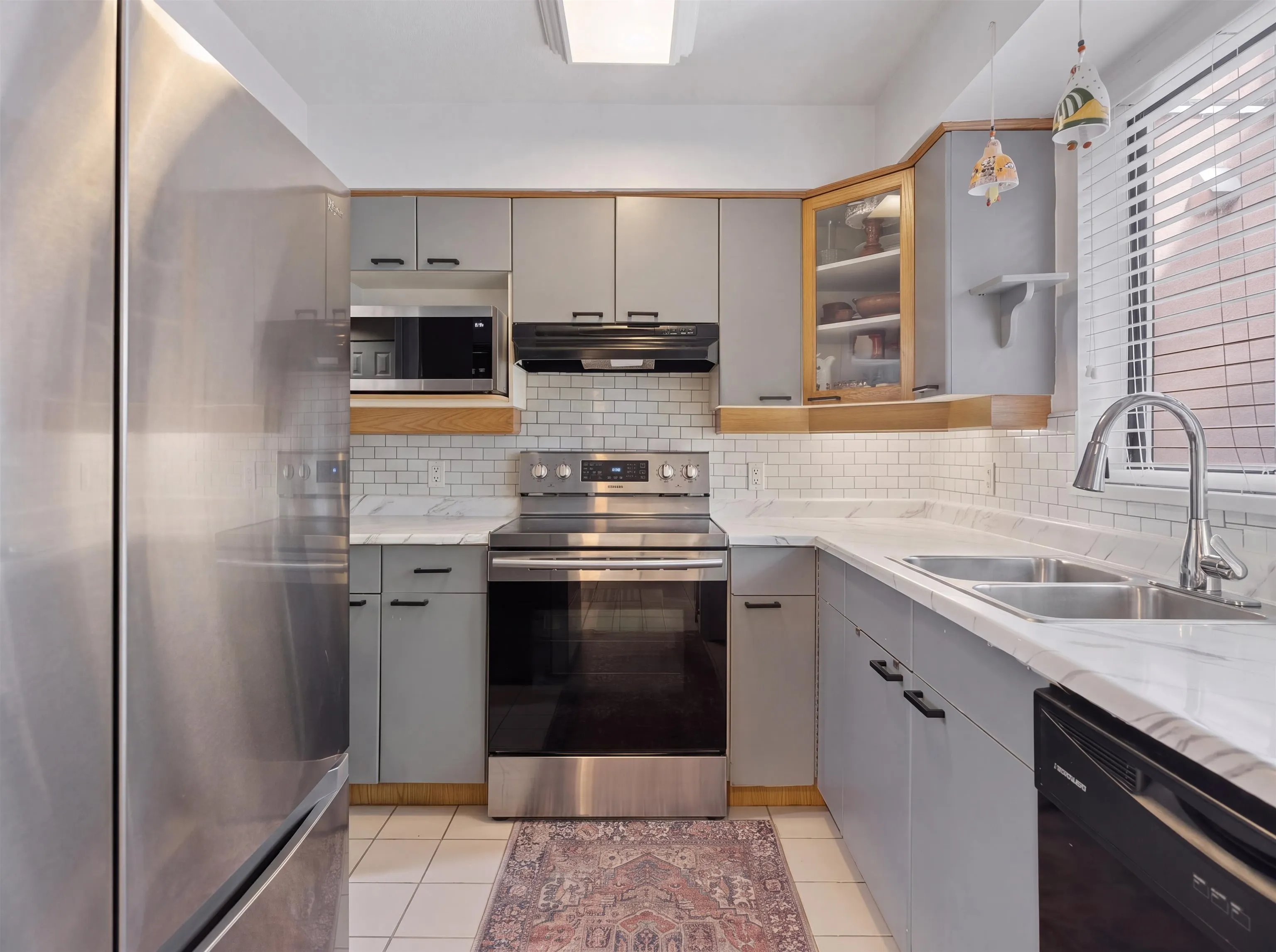 988 W 16th Avenue #203