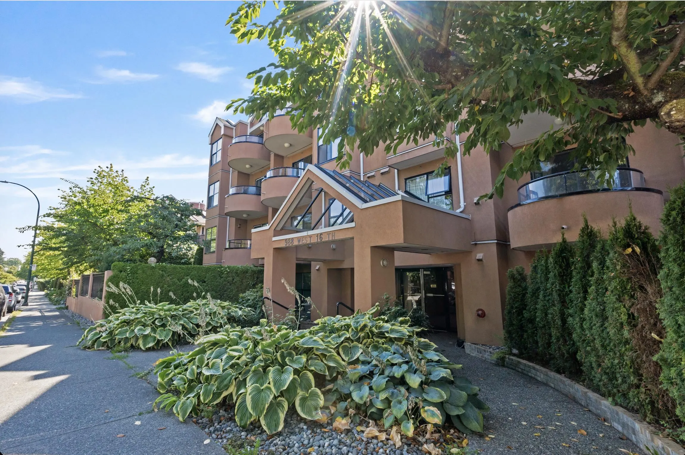 988 W 16th Avenue #203
