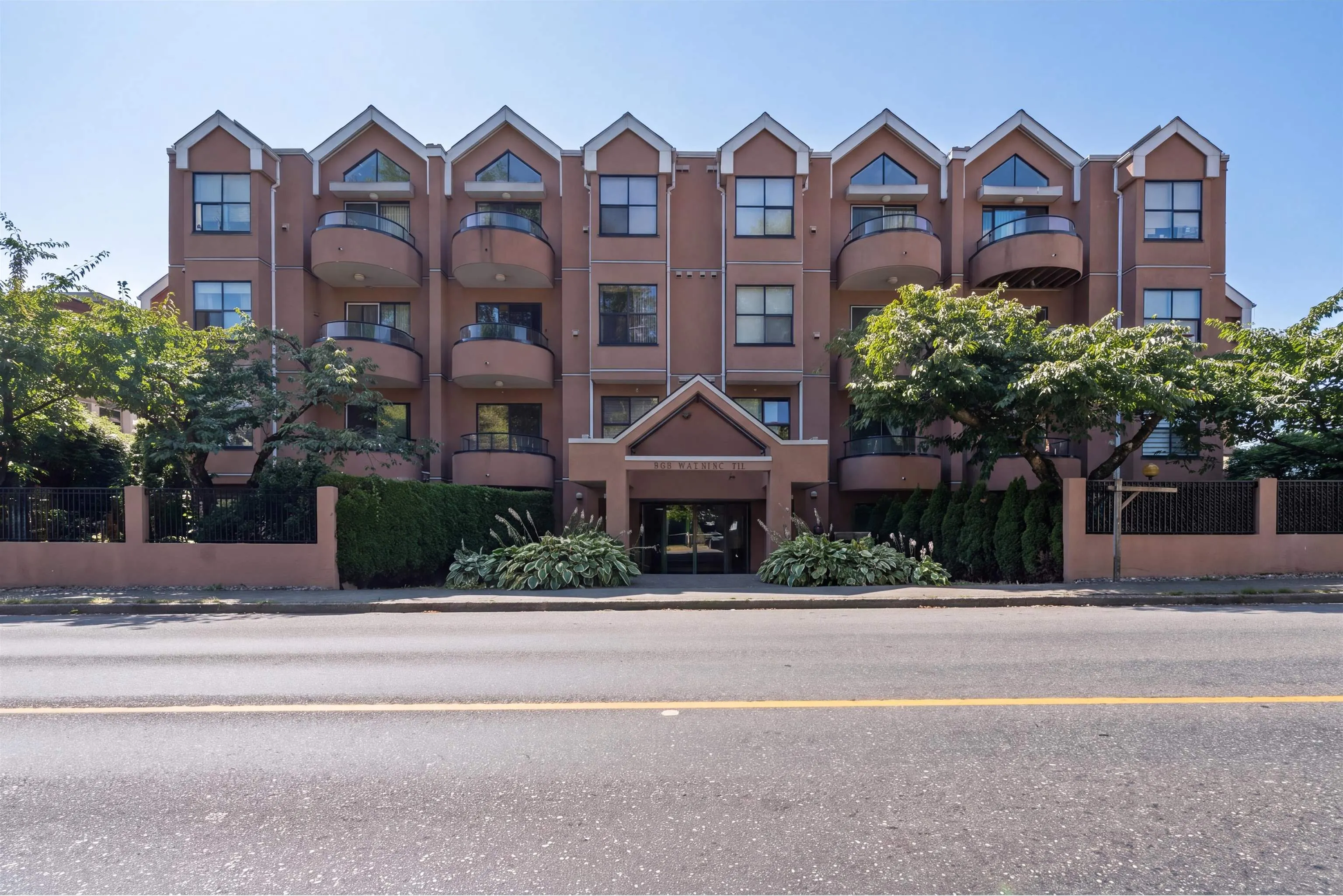 988 W 16th Avenue #203