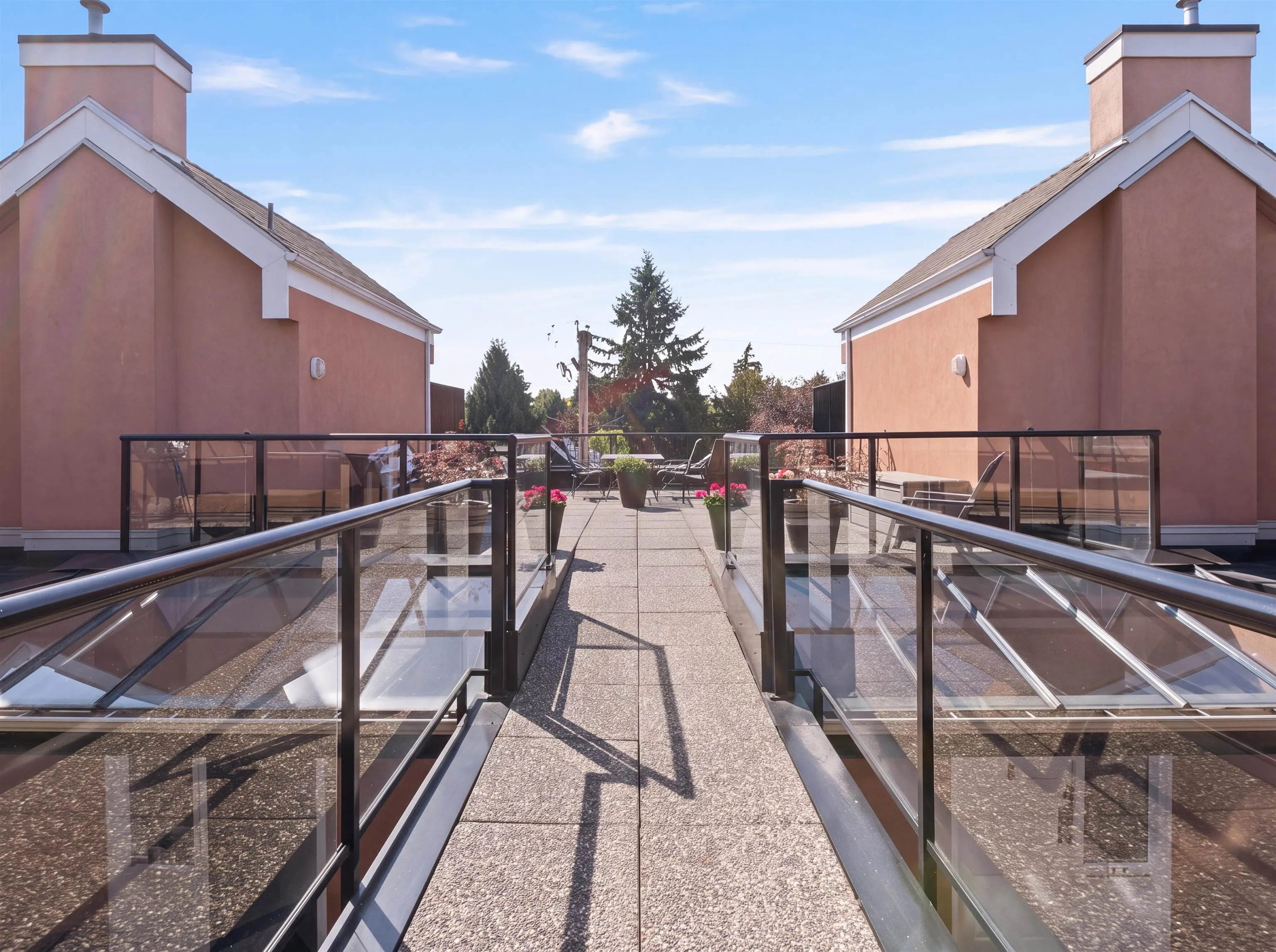 988 W 16th Avenue #203