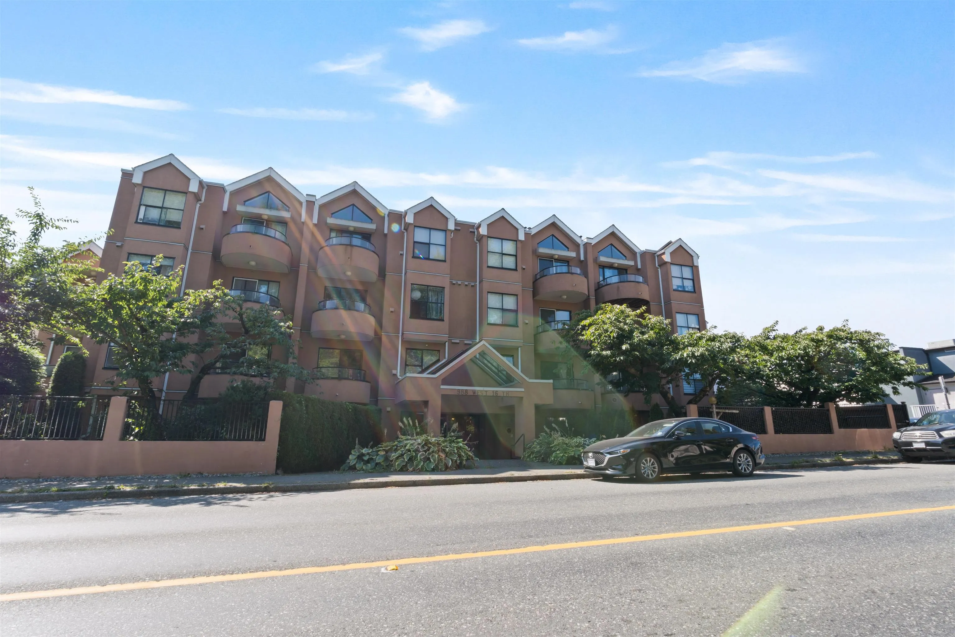 988 W 16th Avenue #203