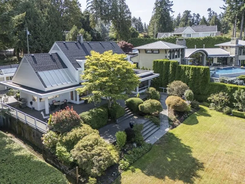 2547 Crescent Drive