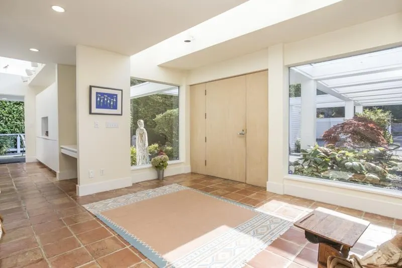 2547 Crescent Drive