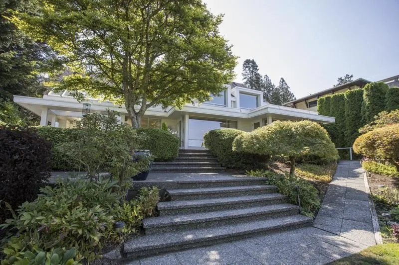 2547 Crescent Drive
