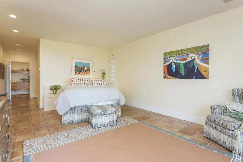 2547 Crescent Drive