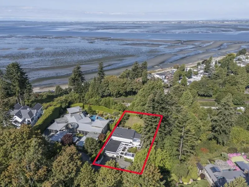 2547 Crescent Drive