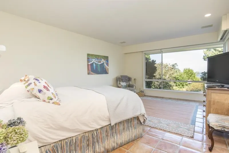2547 Crescent Drive
