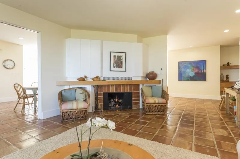 2547 Crescent Drive