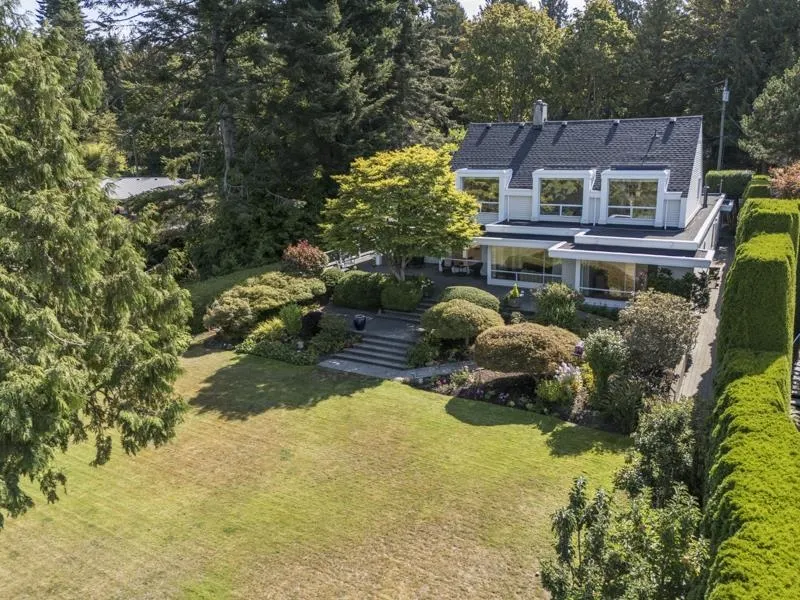 2547 Crescent Drive