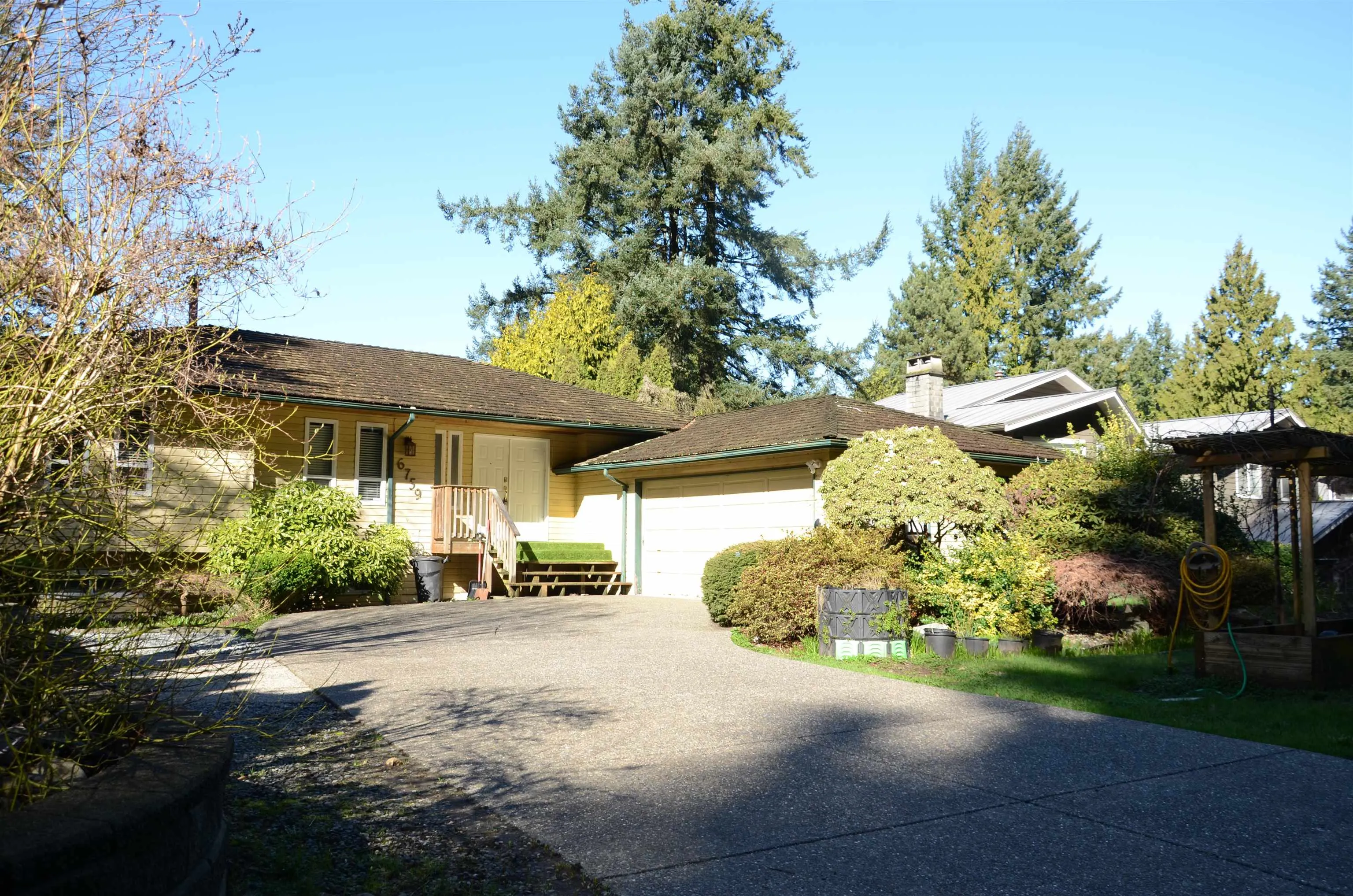 6759 Carncross Crescent