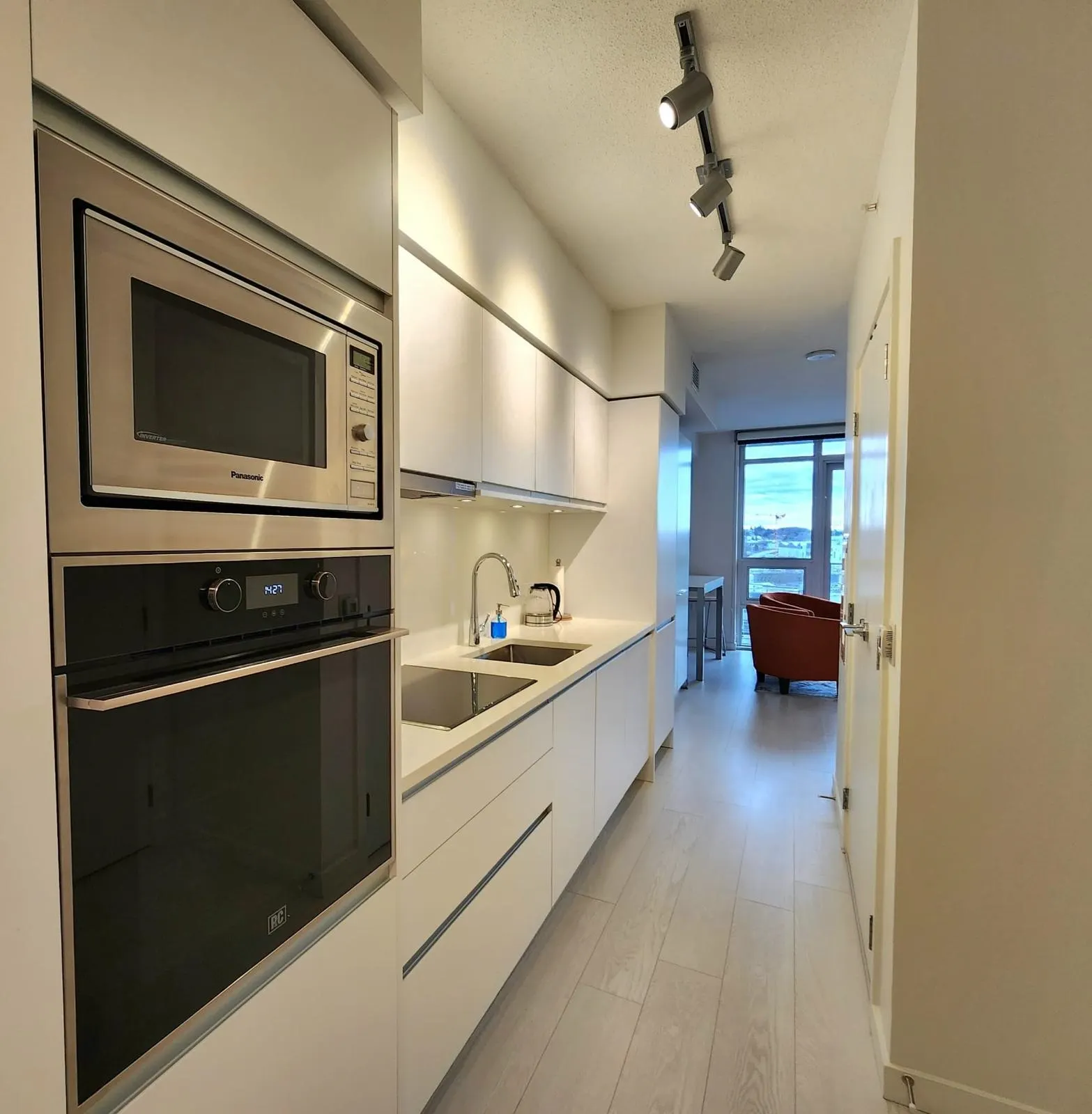 180 E 2nd Avenue #909