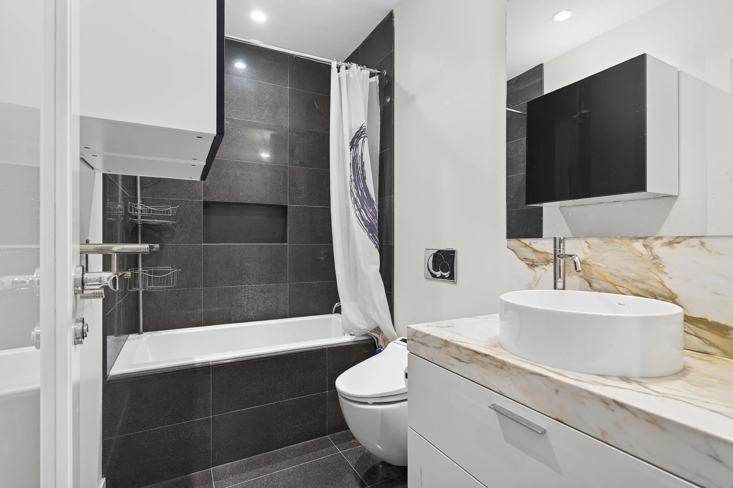 277 Thurlow Street #1102