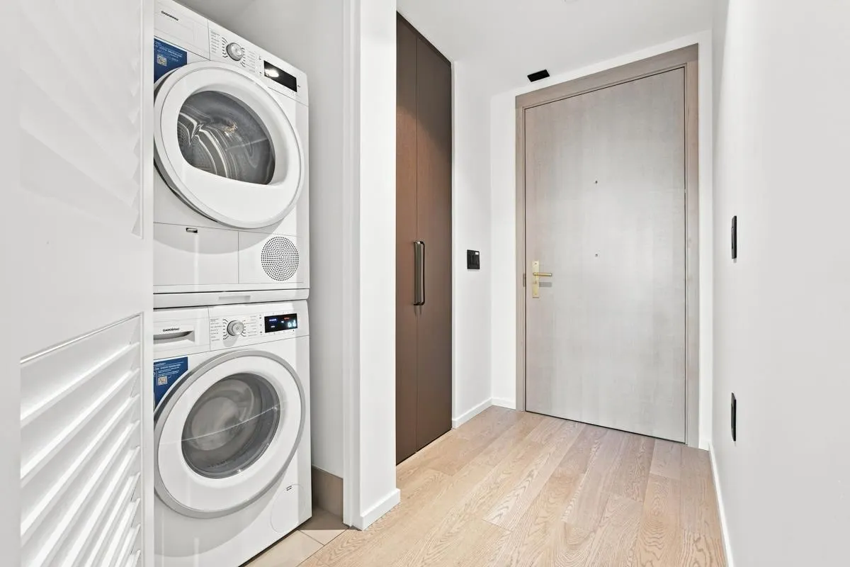 1408 Robson Street #1301