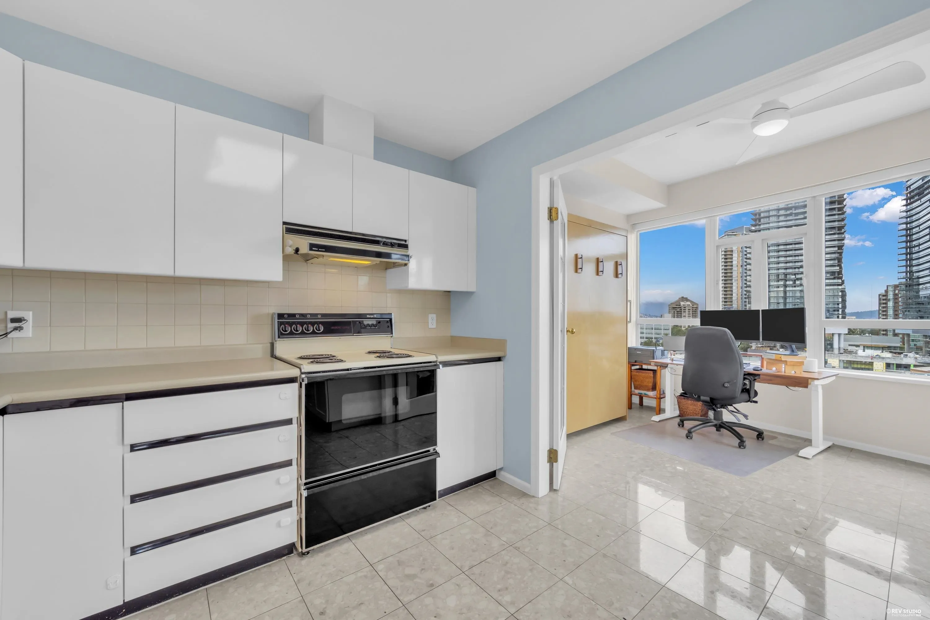 6521 Bonsor Avenue #901