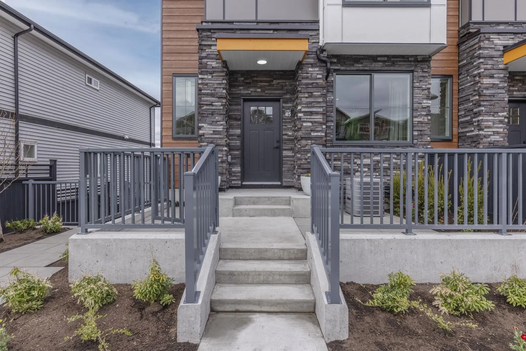6035 141 Street #7