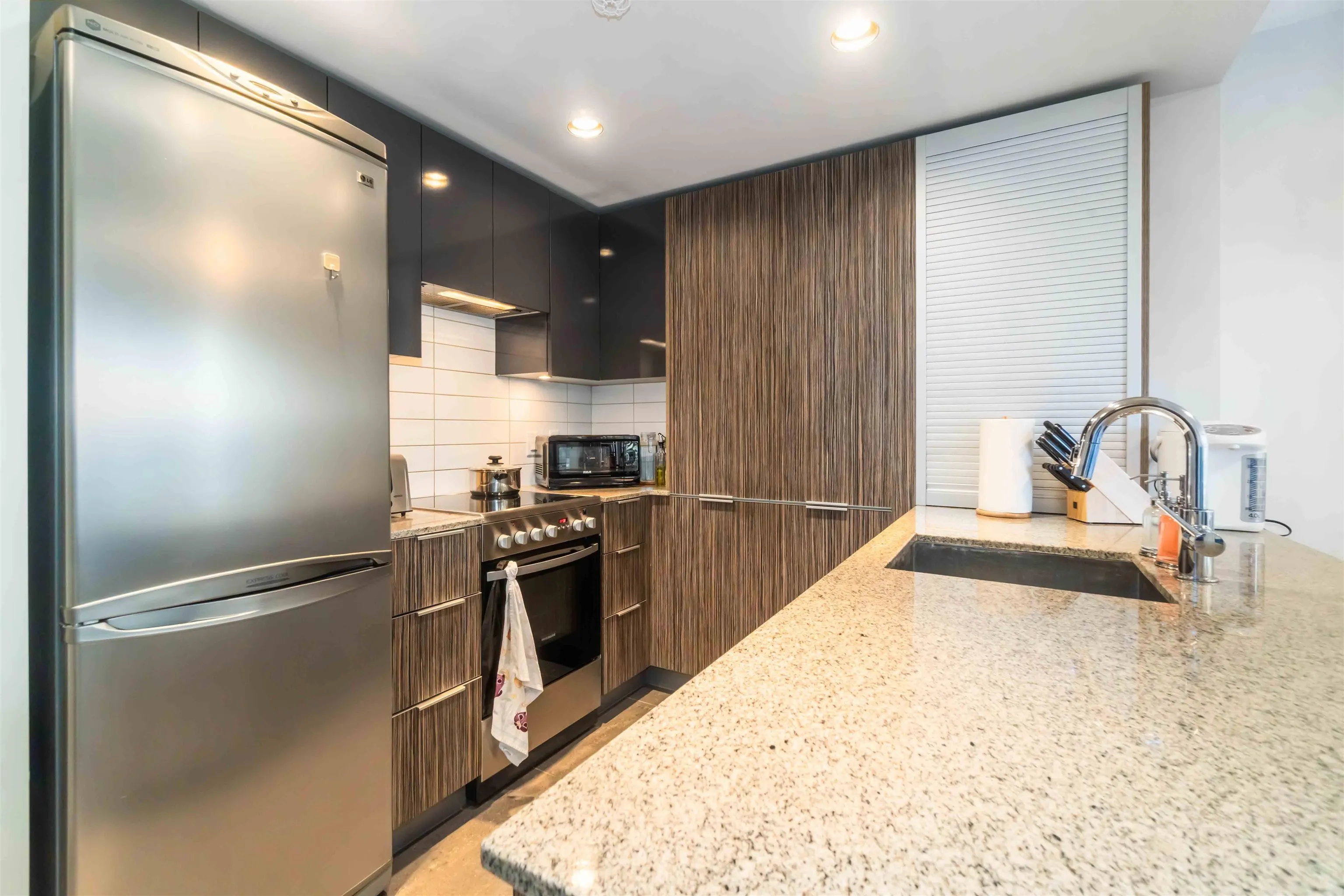 1088 Richards Street #813