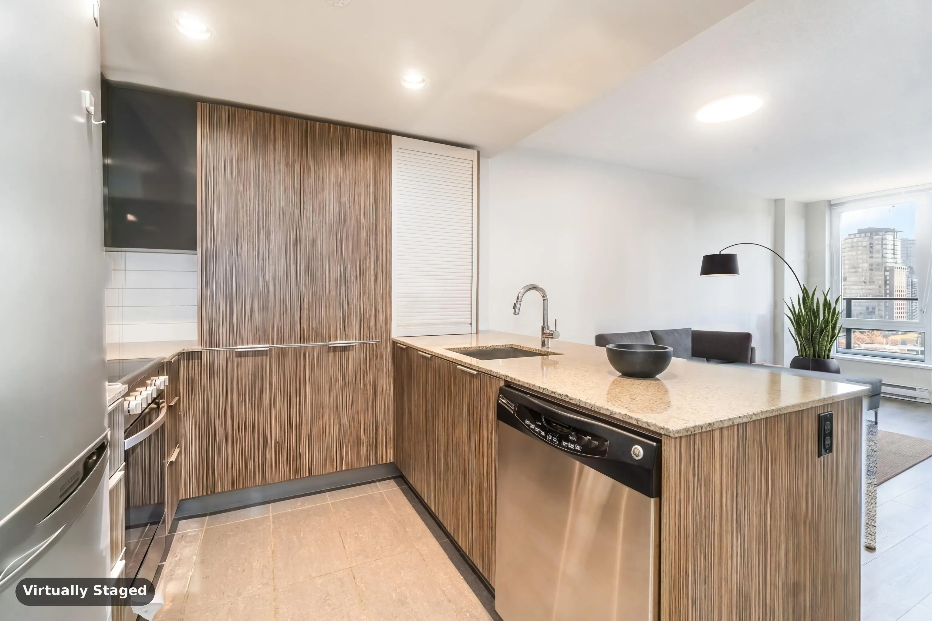 1088 Richards Street #813