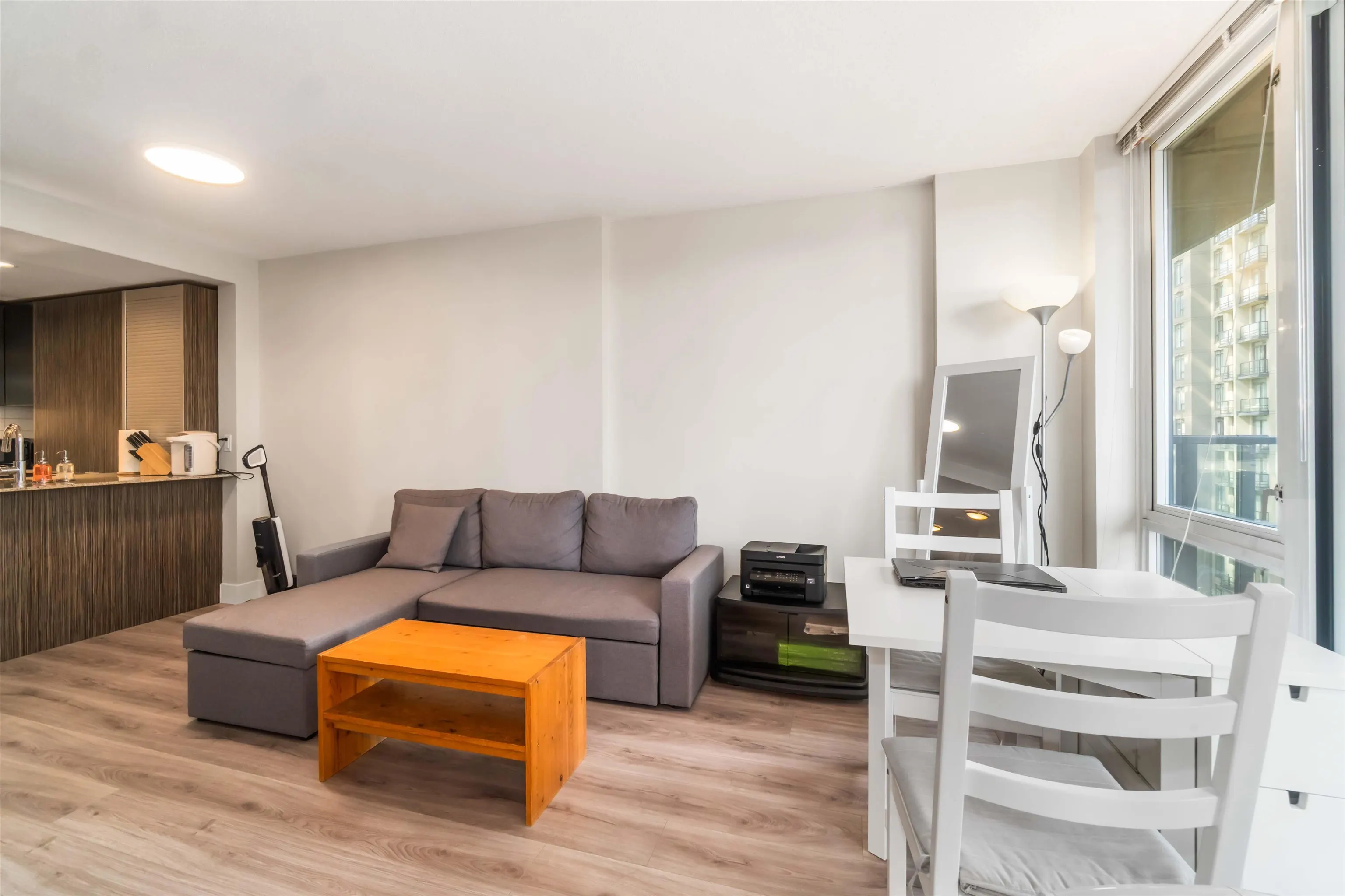 1088 Richards Street #813