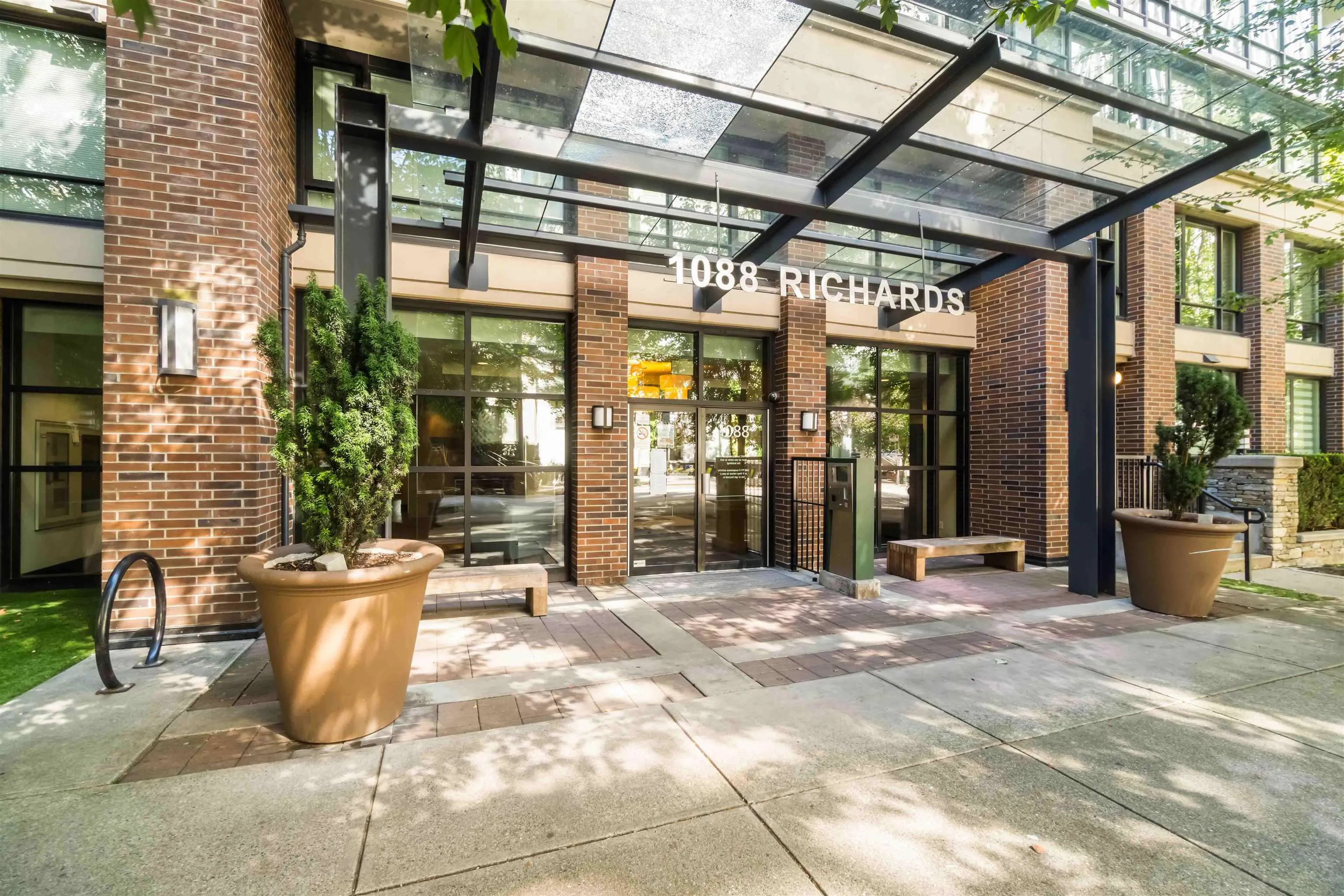 1088 Richards Street #813