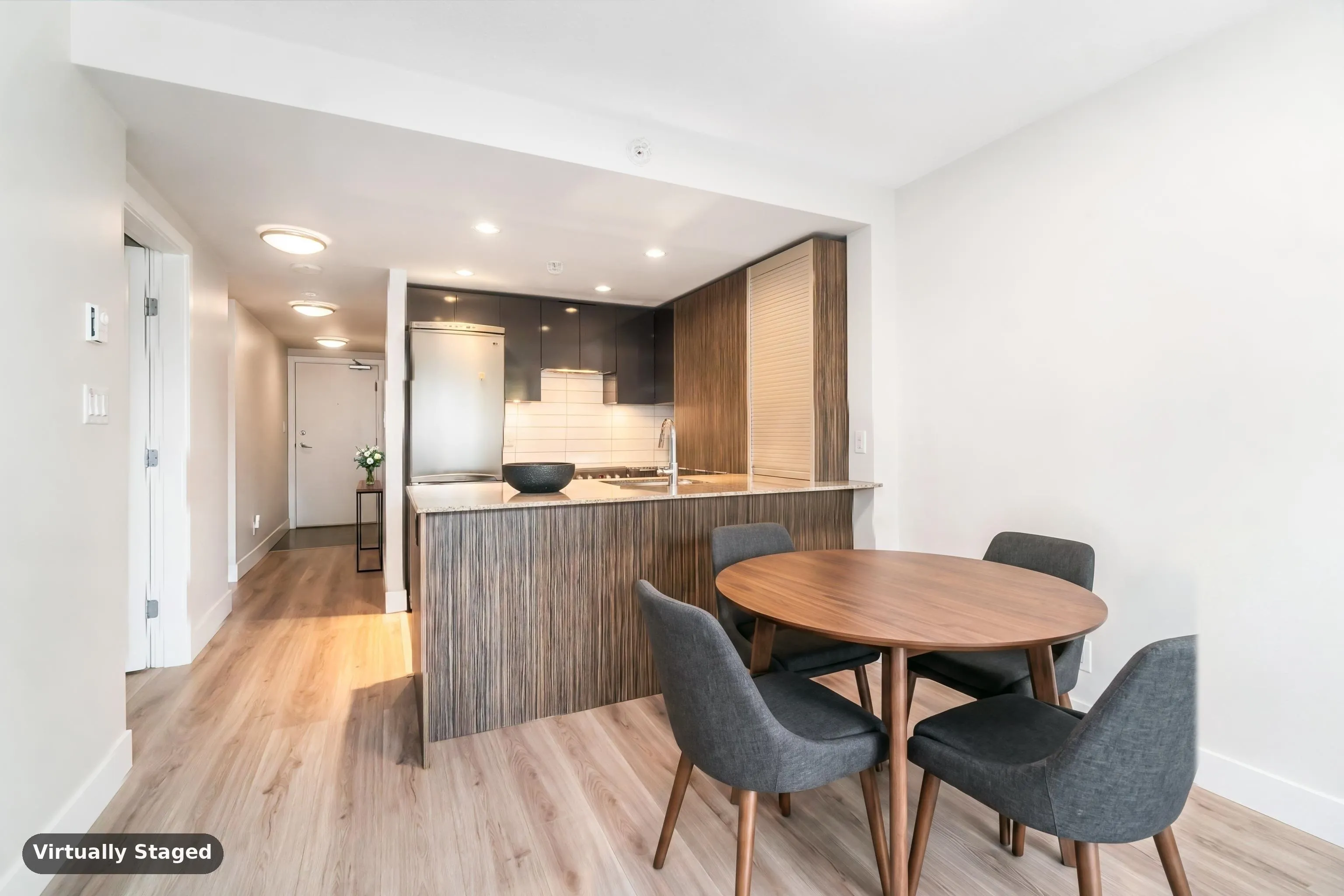 1088 Richards Street #813
