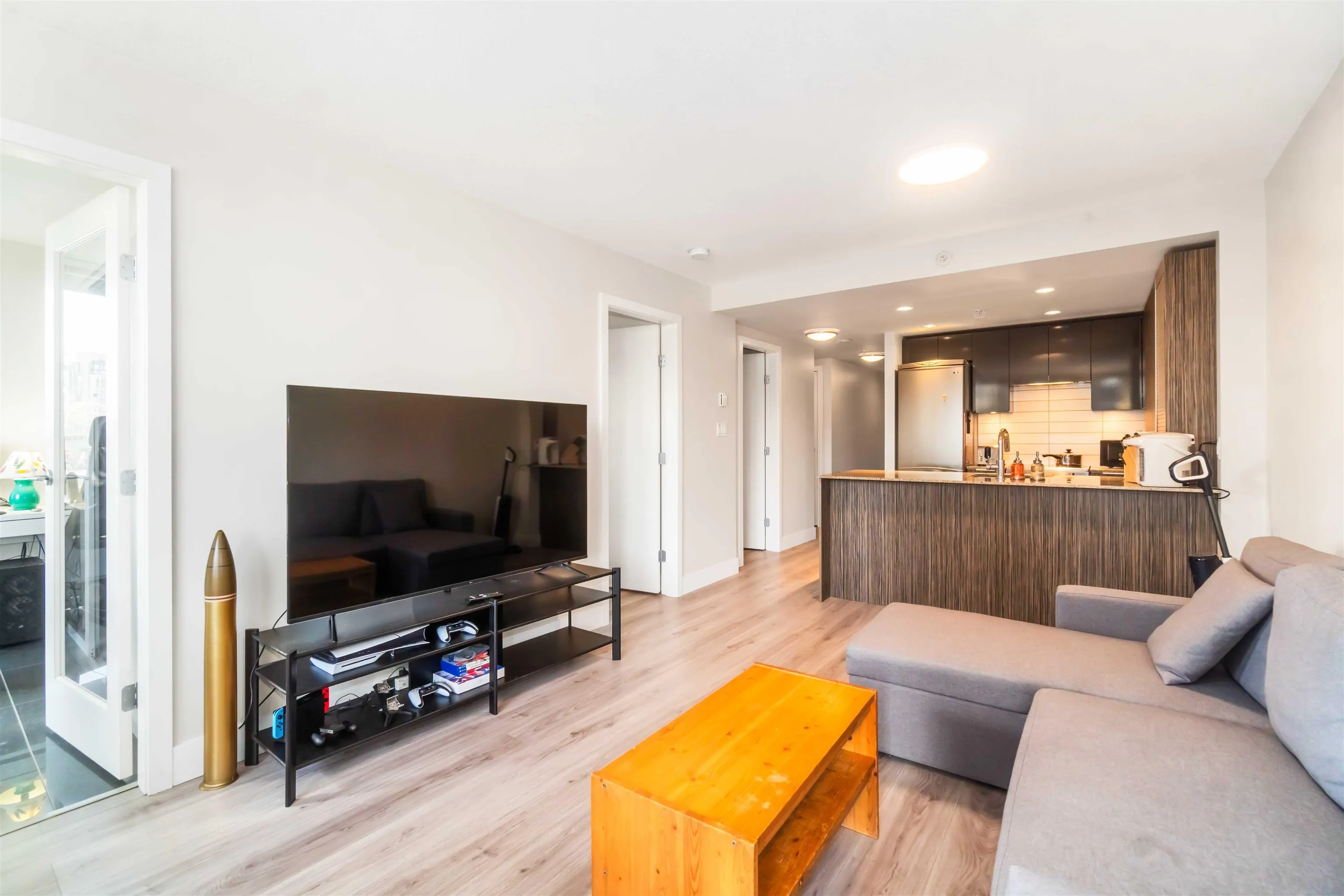 1088 Richards Street #813