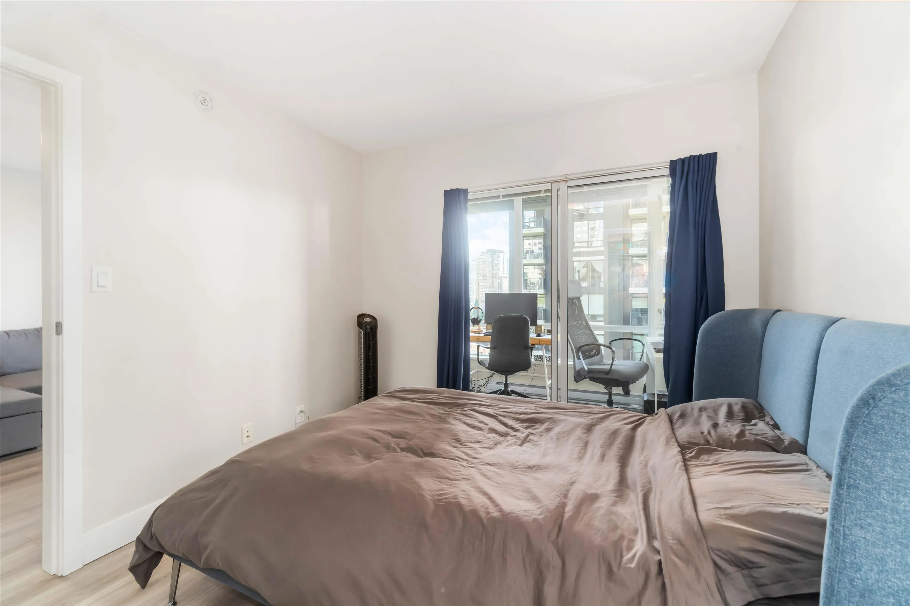 1088 Richards Street #813