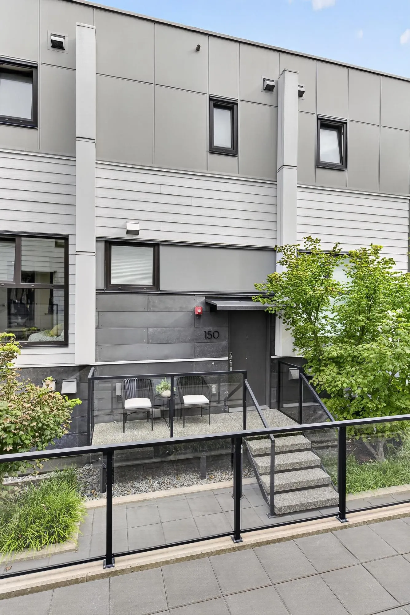 150 W Woodstock Avenue