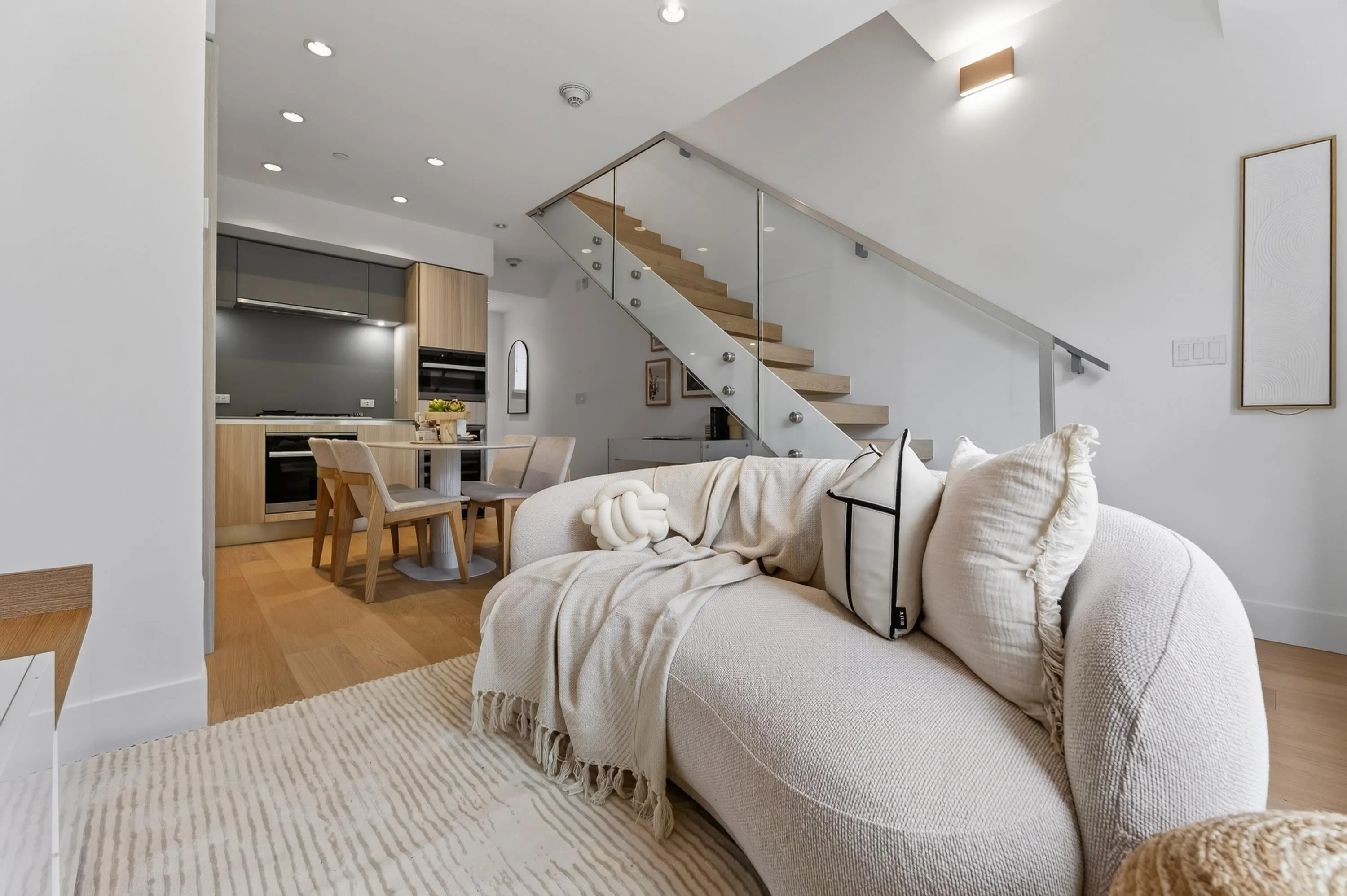 150 W Woodstock Avenue