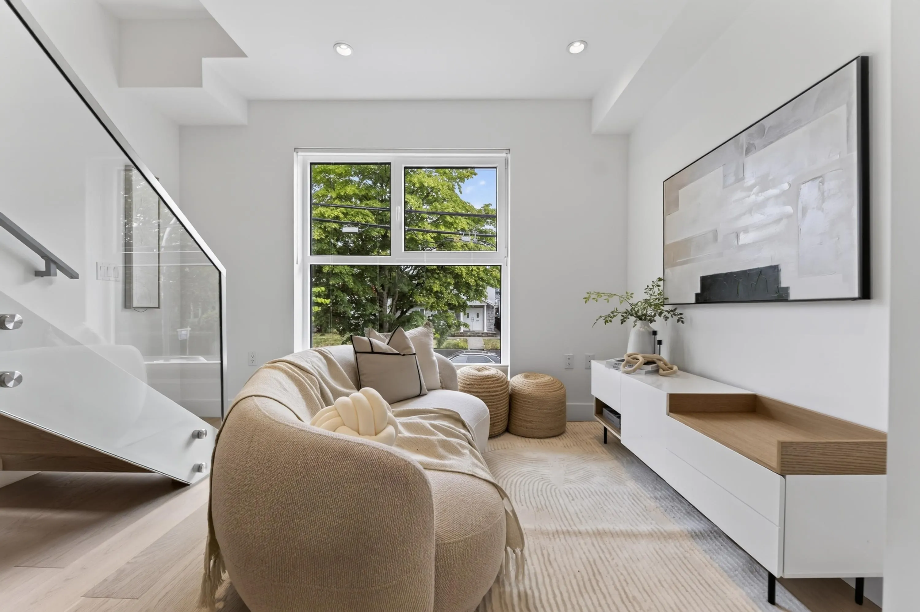150 W Woodstock Avenue