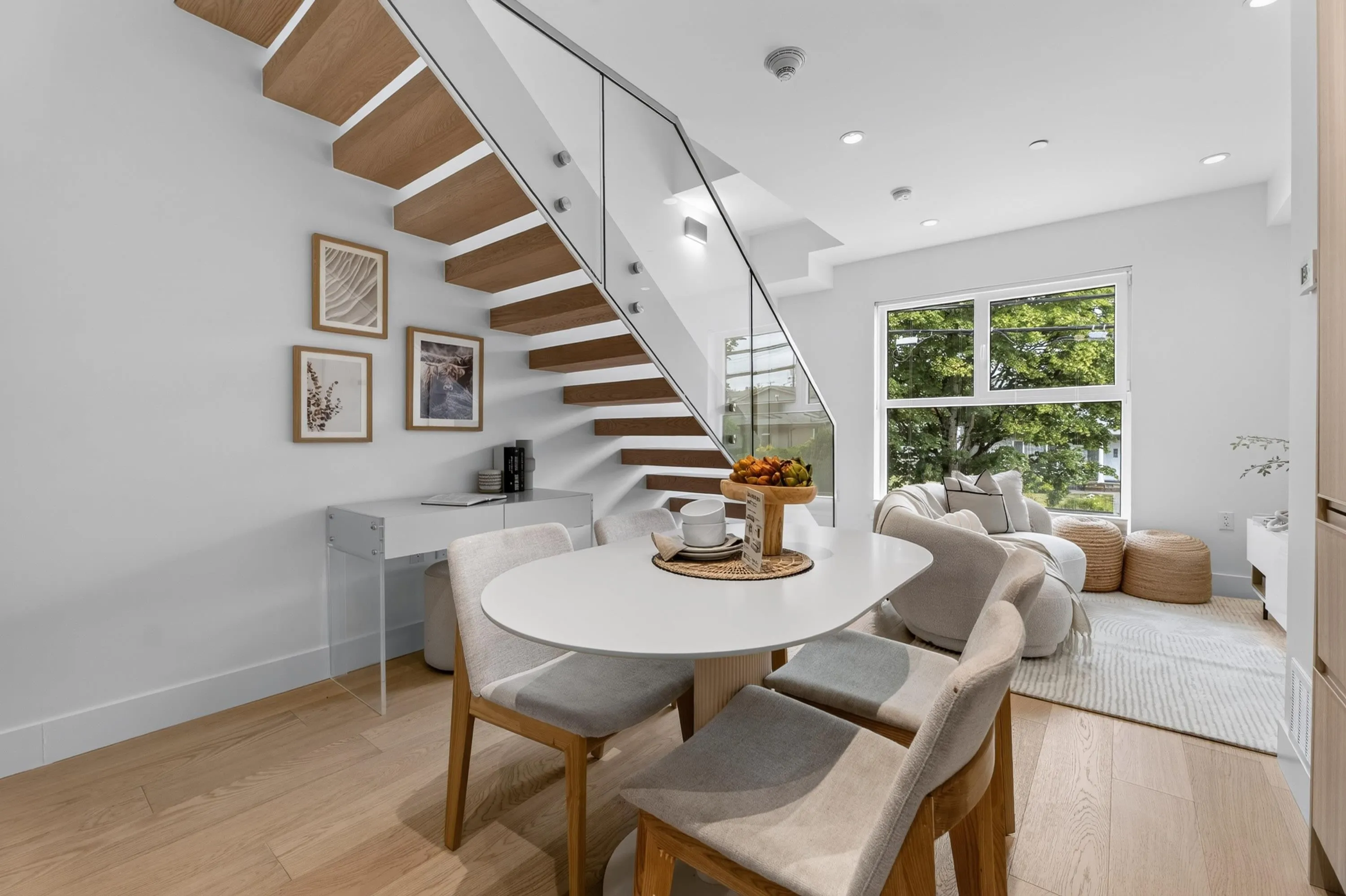 150 W Woodstock Avenue