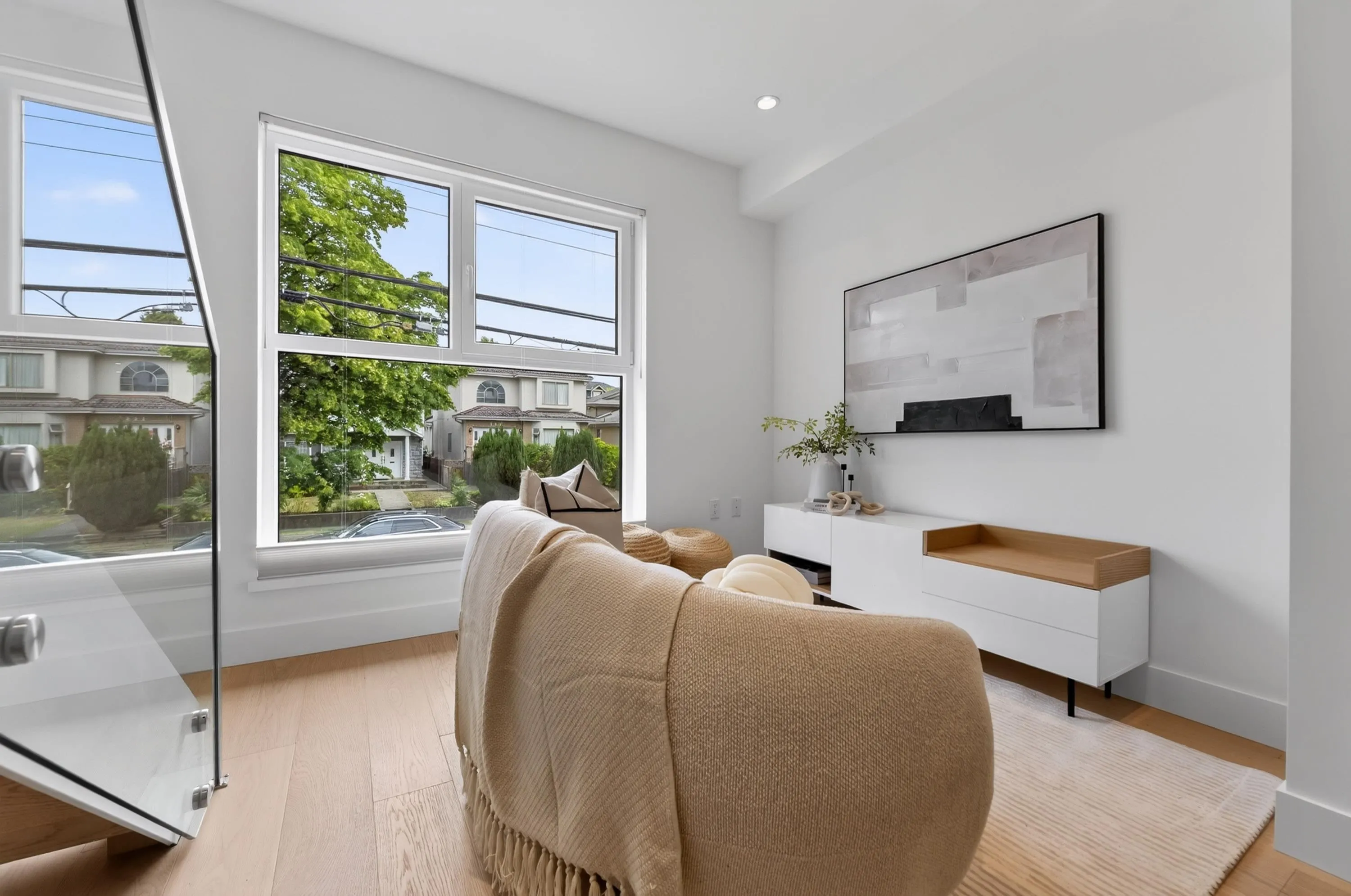 150 W Woodstock Avenue