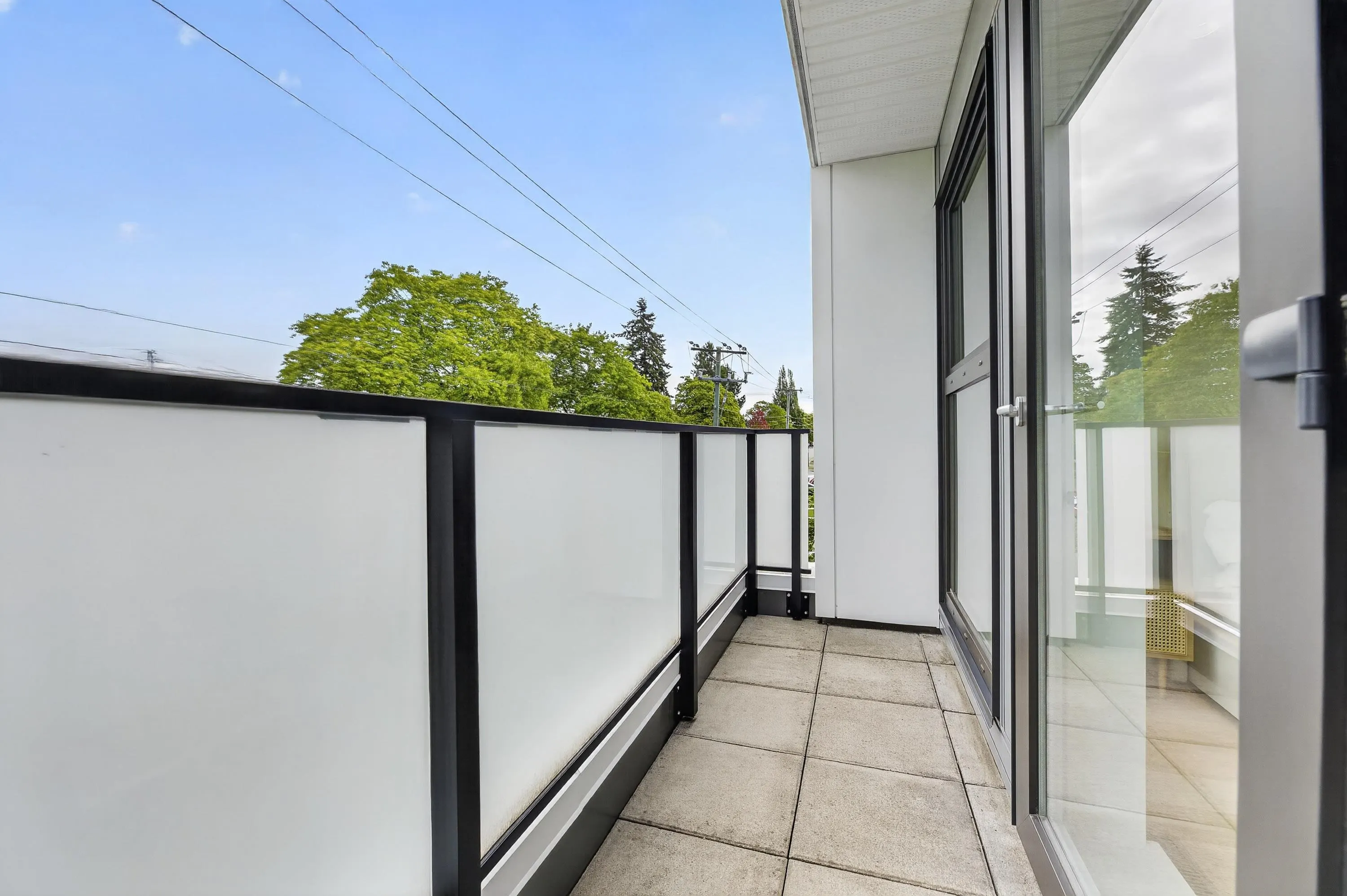 150 W Woodstock Avenue