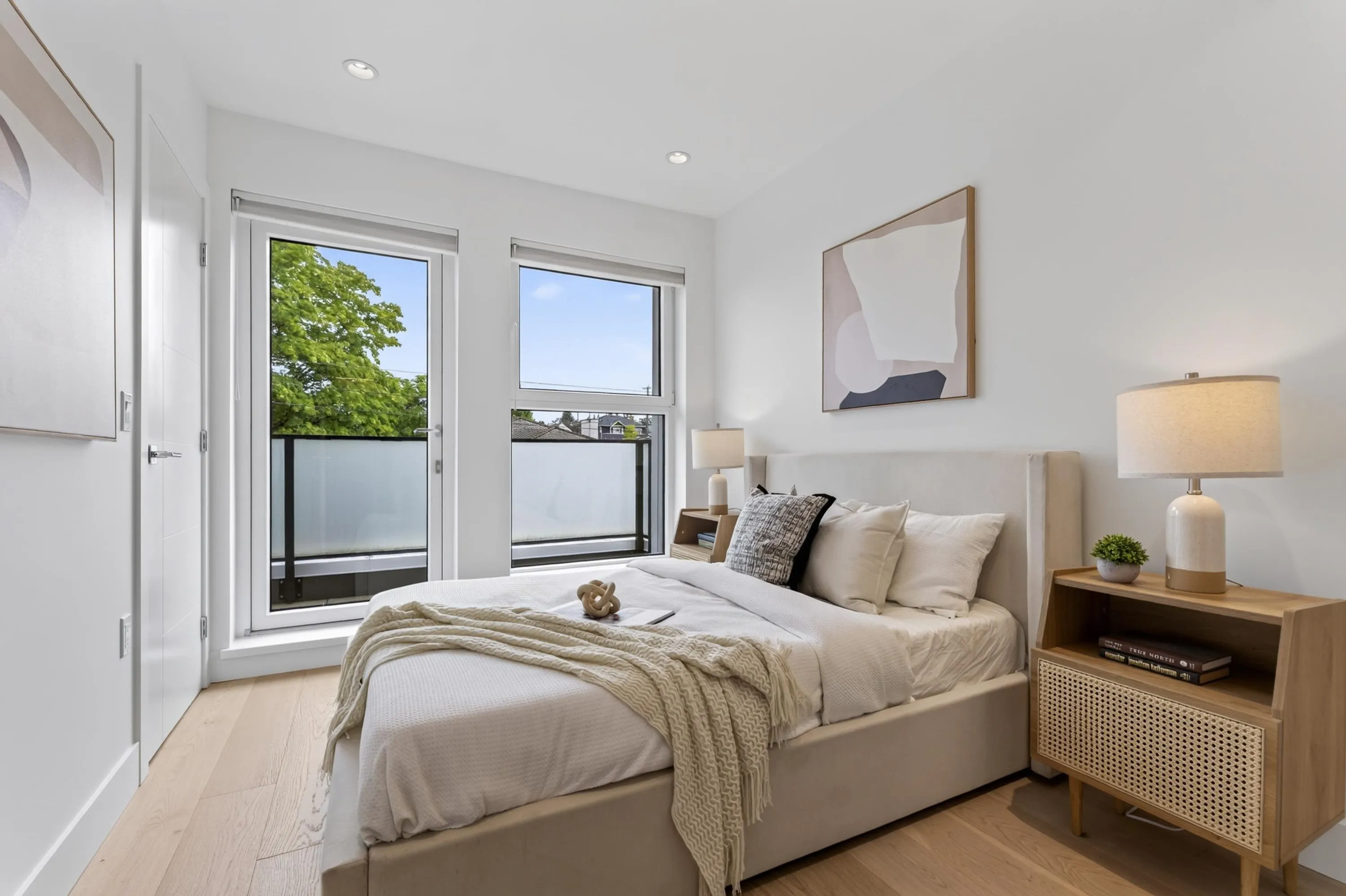 150 W Woodstock Avenue