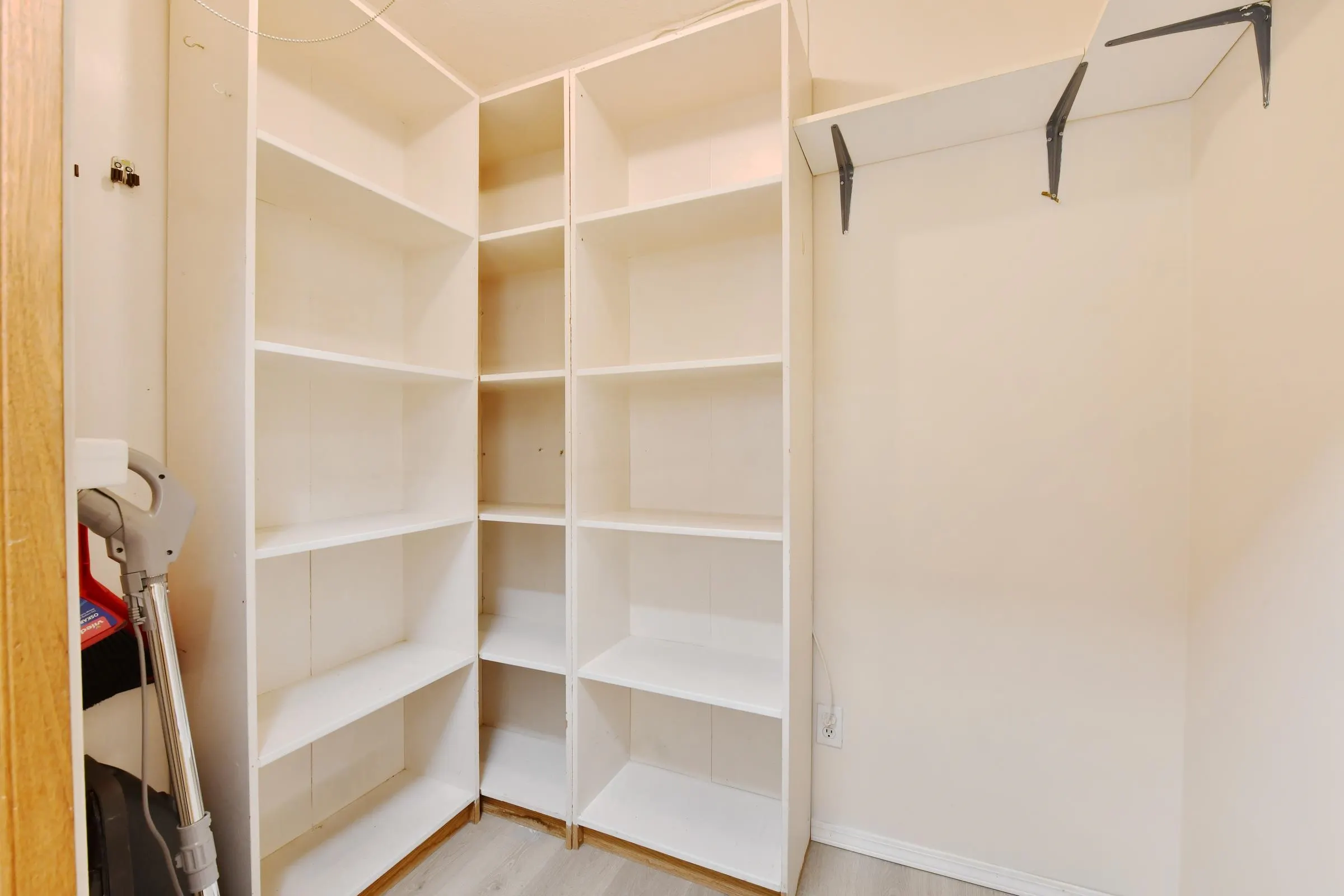 20600 53a Avenue #205