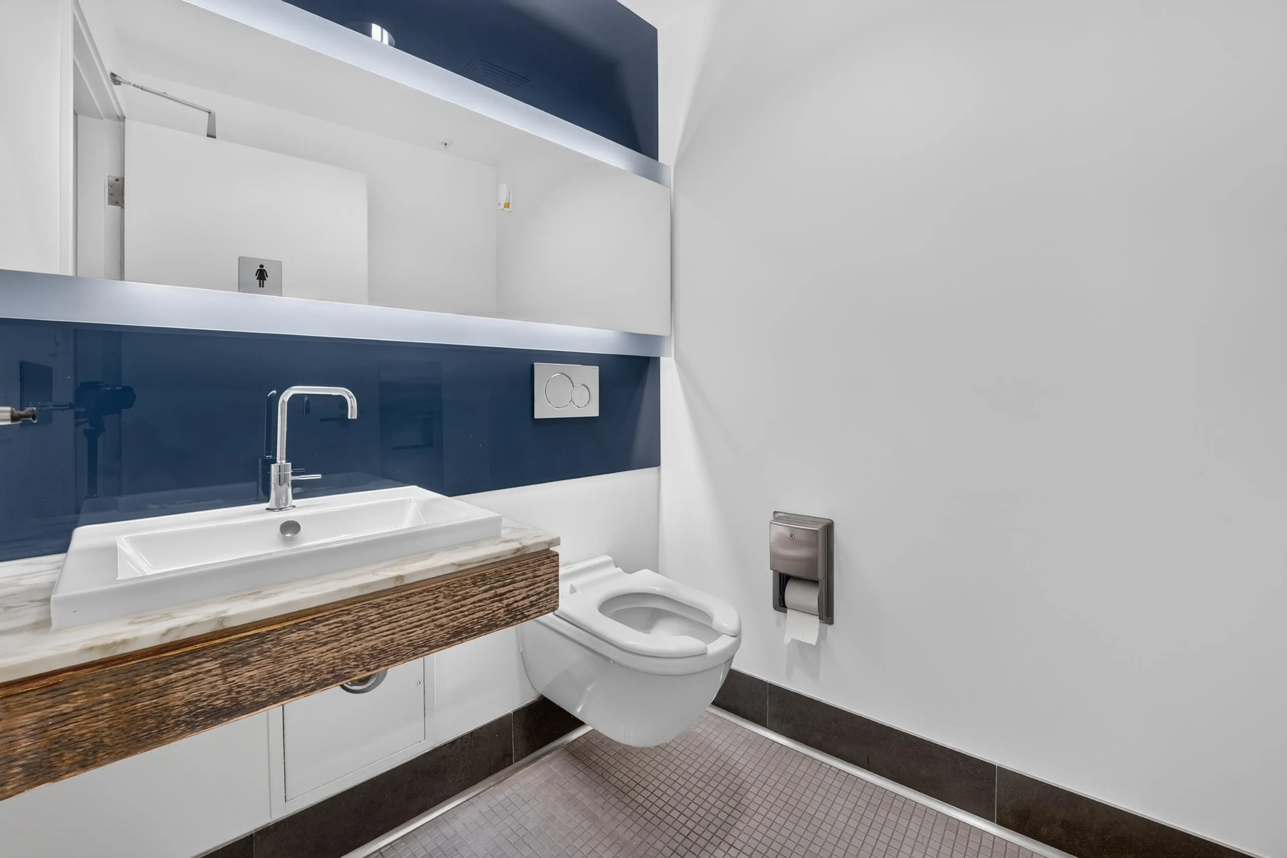 1477 W Pender Street #206