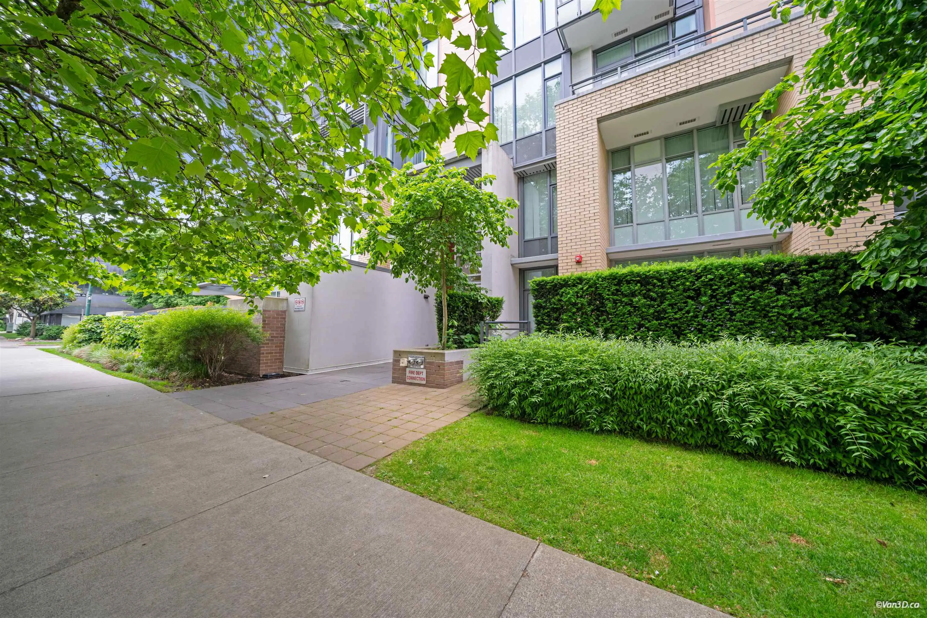 2565 Maple Street #704