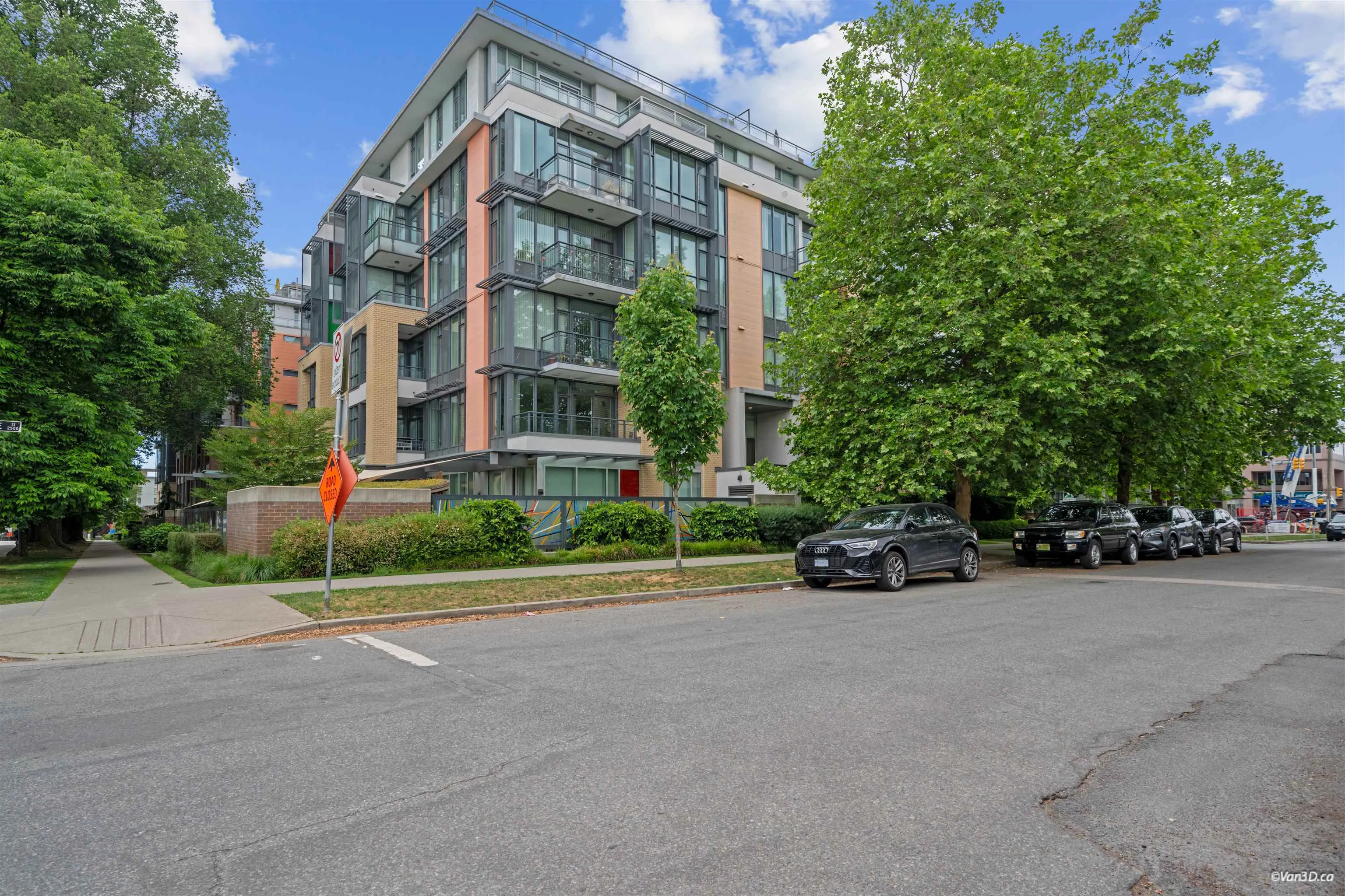2565 Maple Street #704