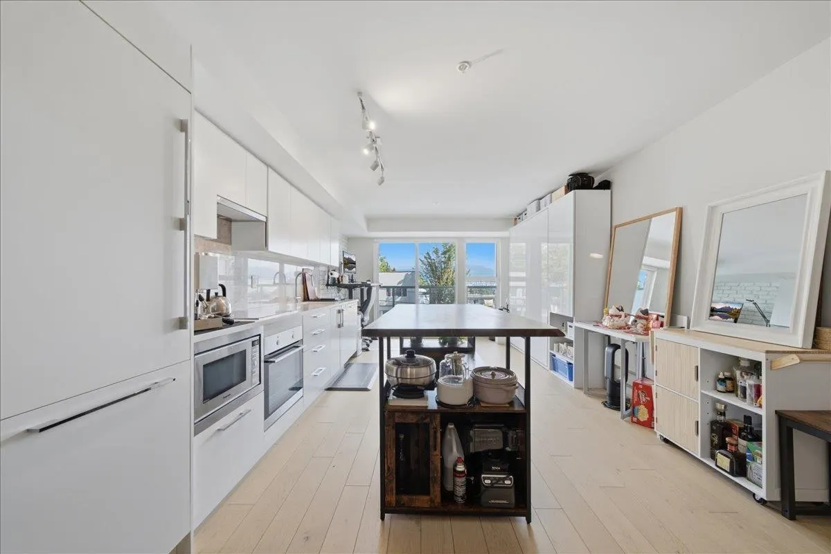 2508 Fraser Street #203