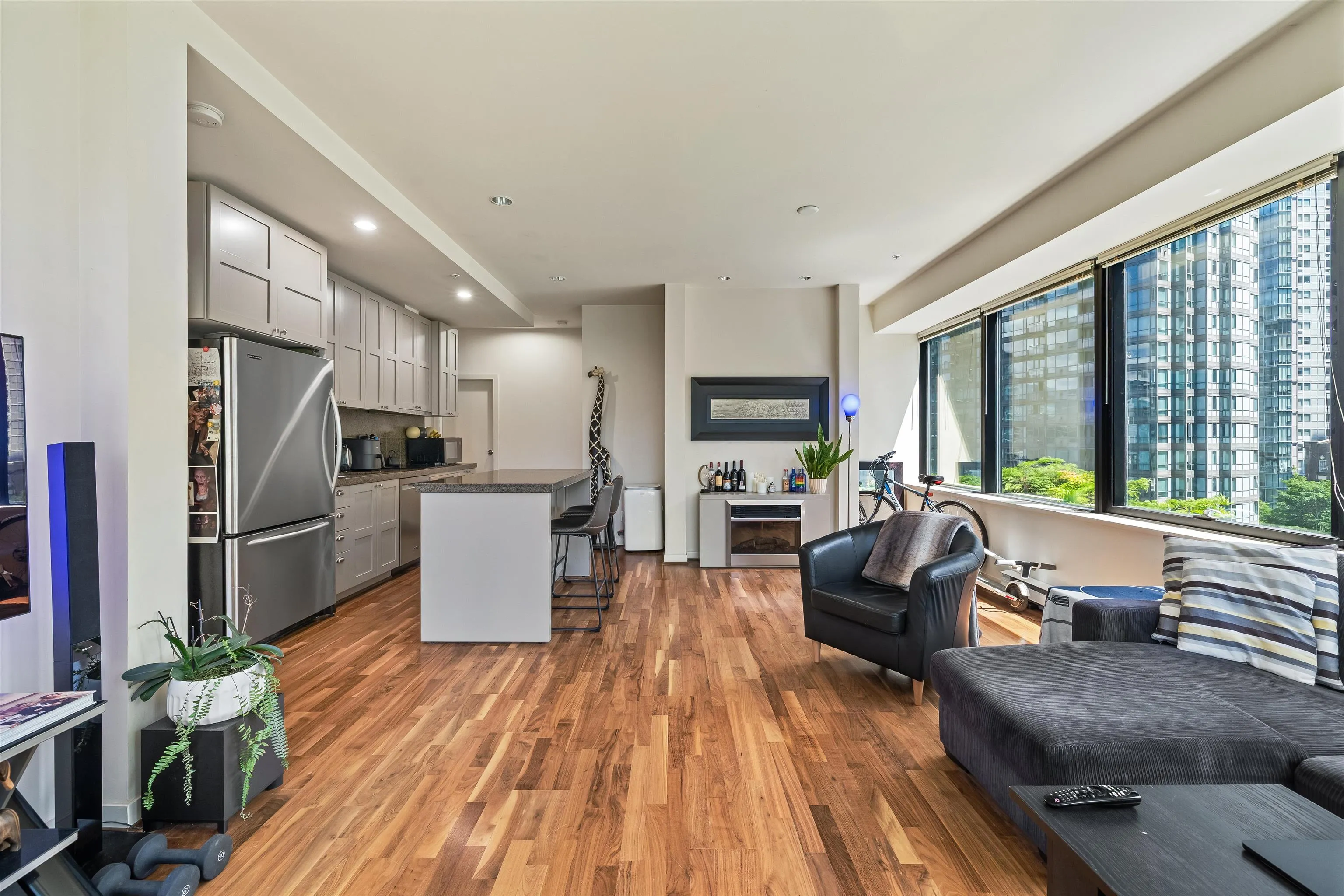 1333 West Georgia Street #609