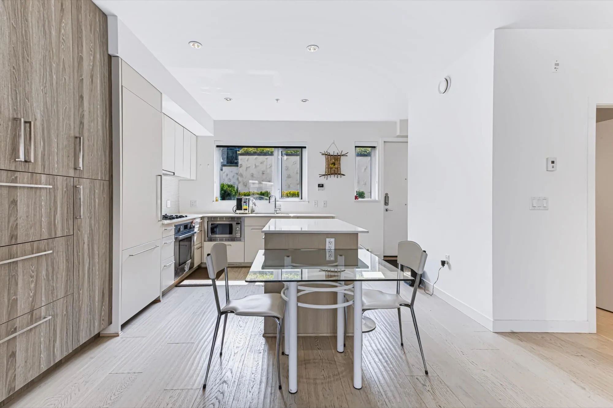 589 W King Edward Avenue #2