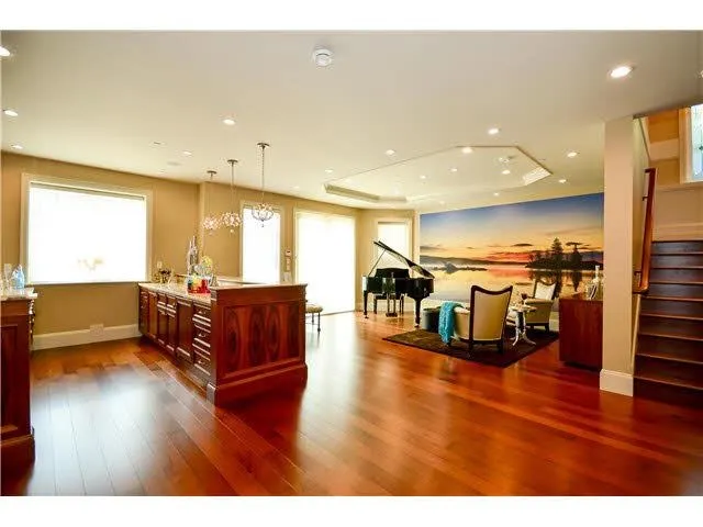 4239 Pine Crescent