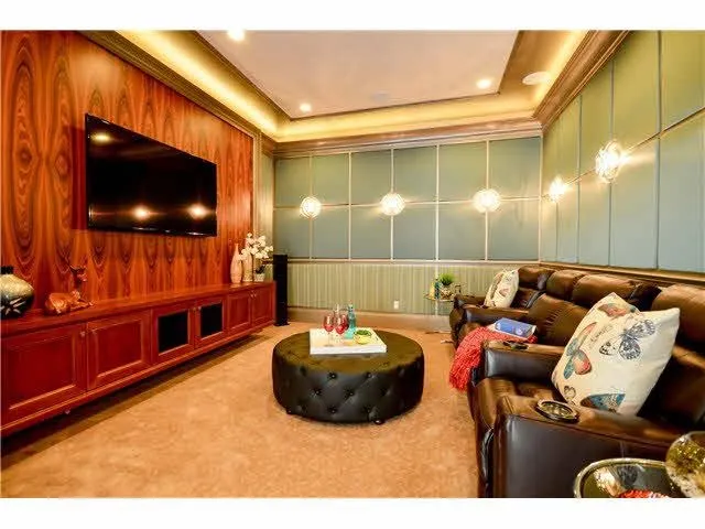 4239 Pine Crescent