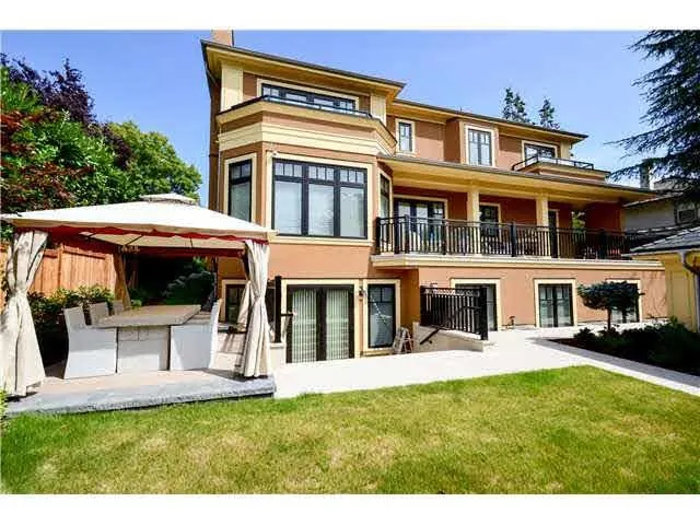 4239 Pine Crescent