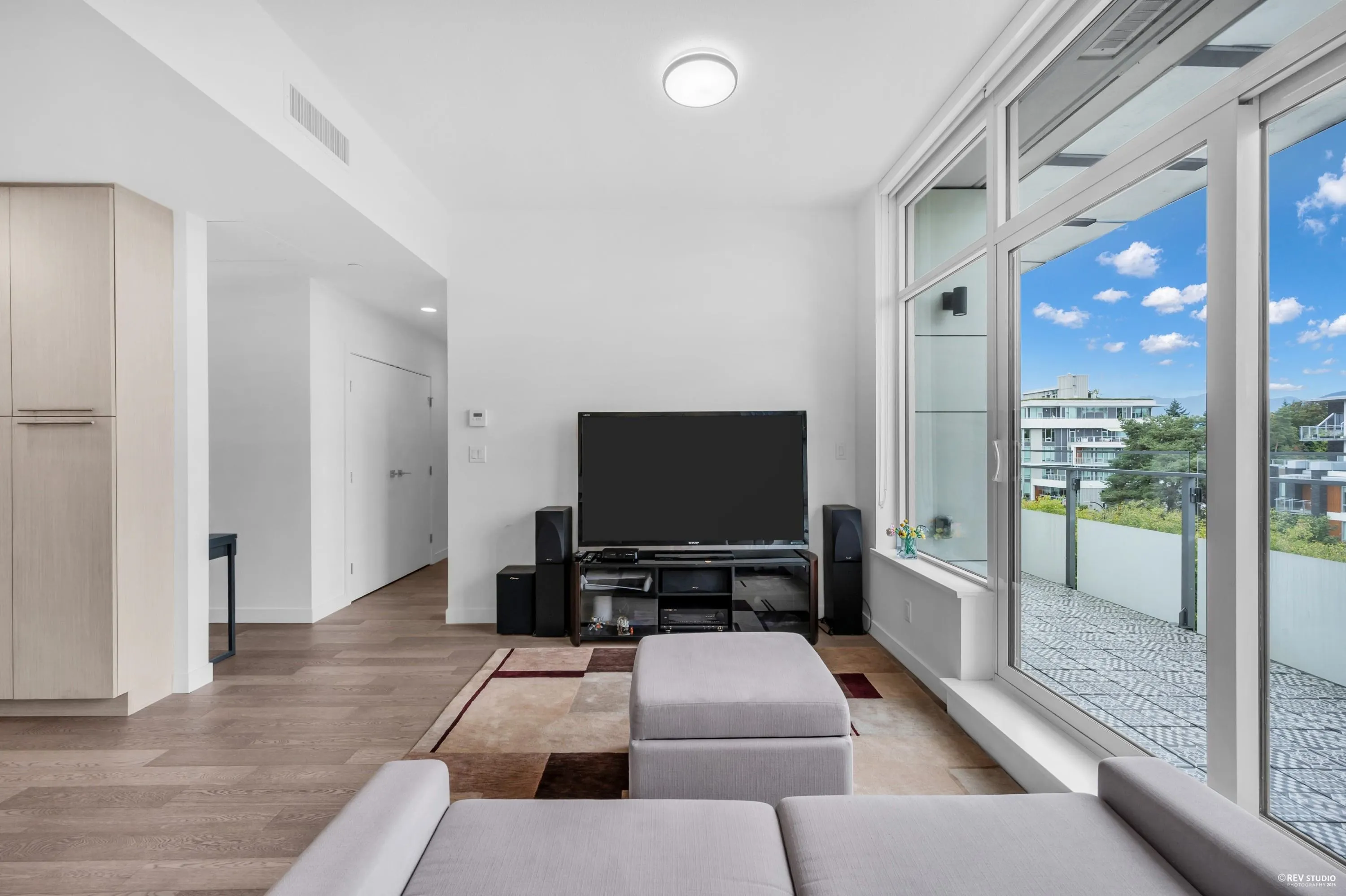 5077 Cambie Street #604