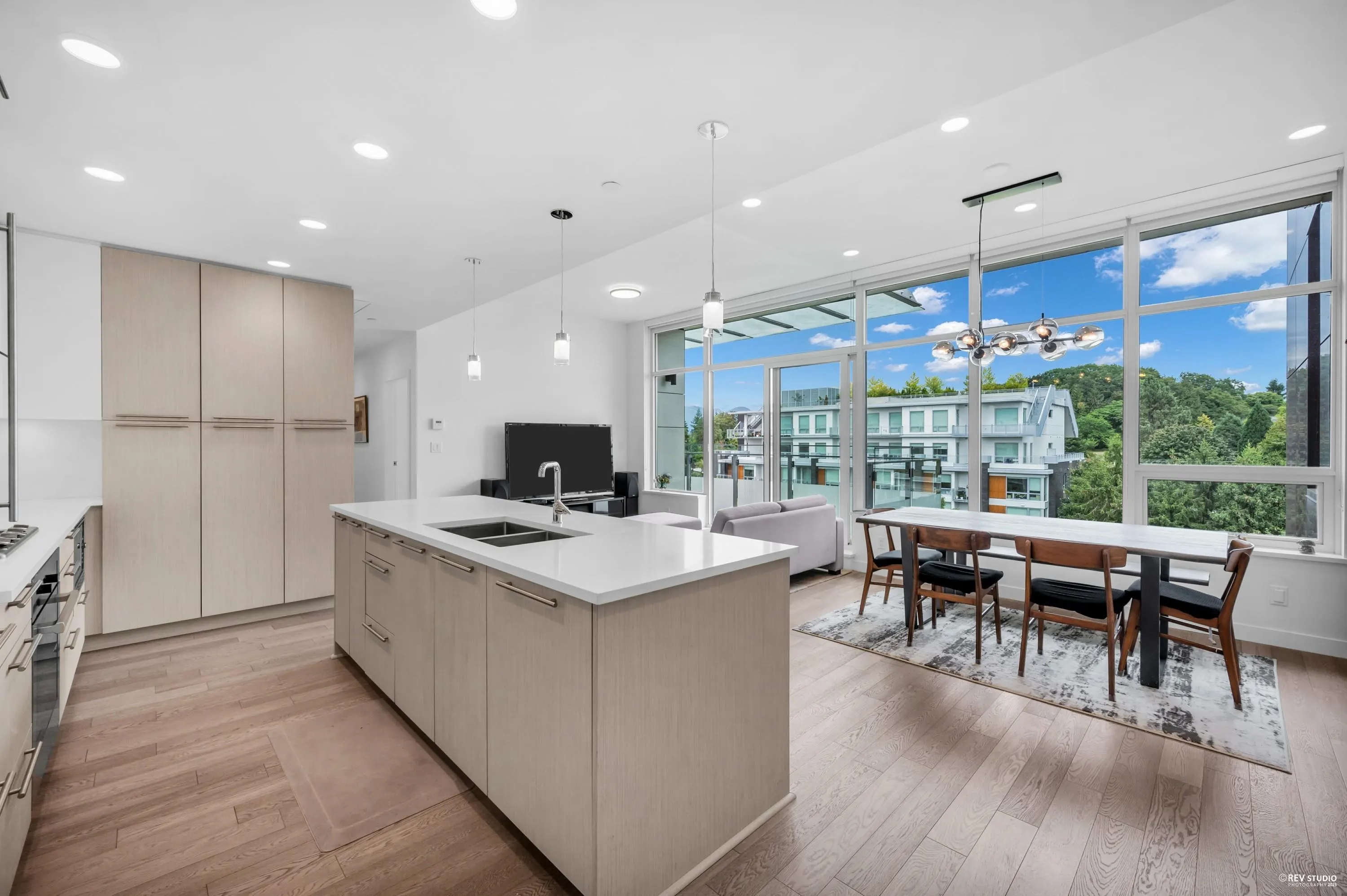 5077 Cambie Street #604