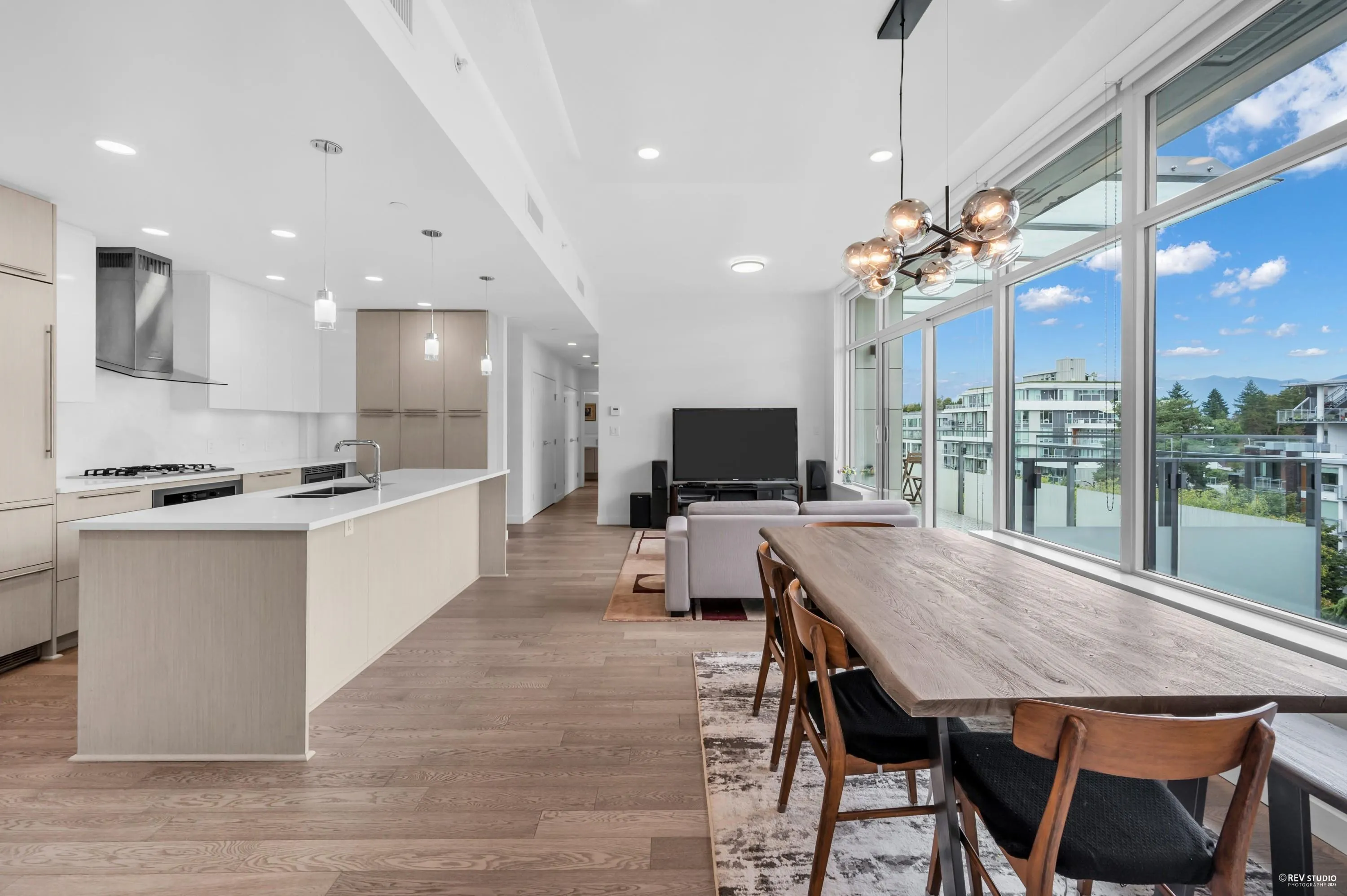 5077 Cambie Street #604