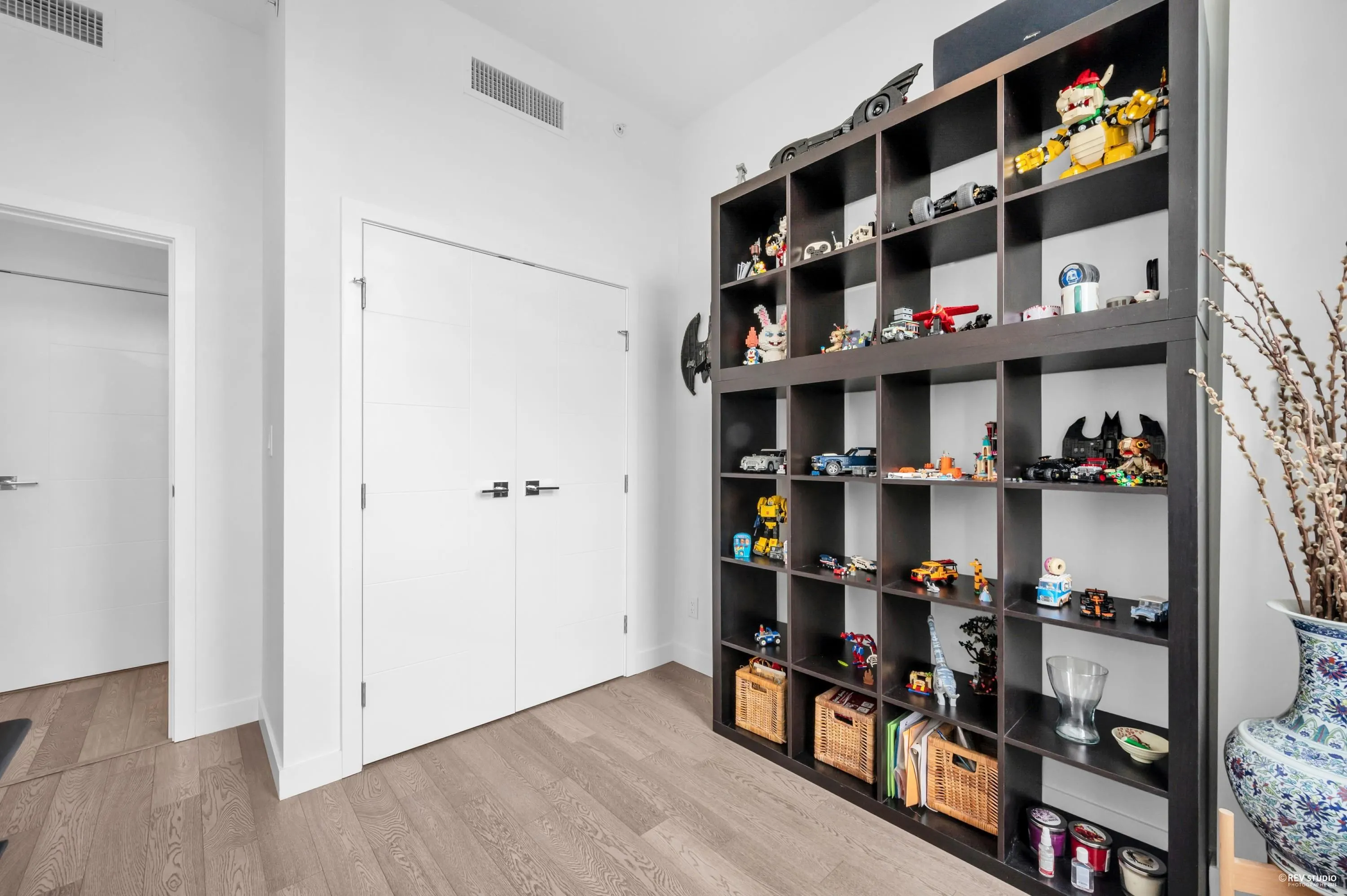 5077 Cambie Street #604