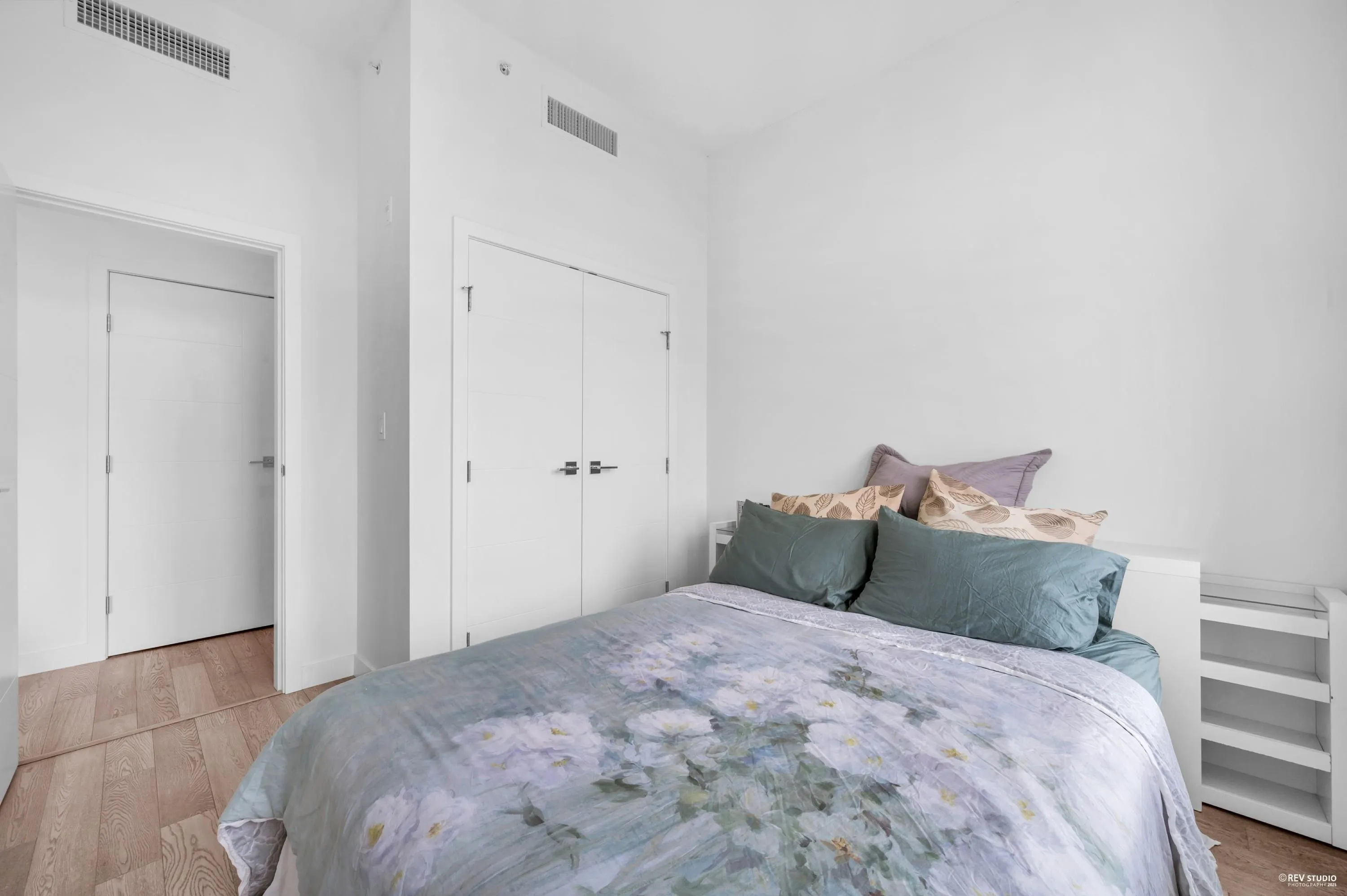 5077 Cambie Street #604