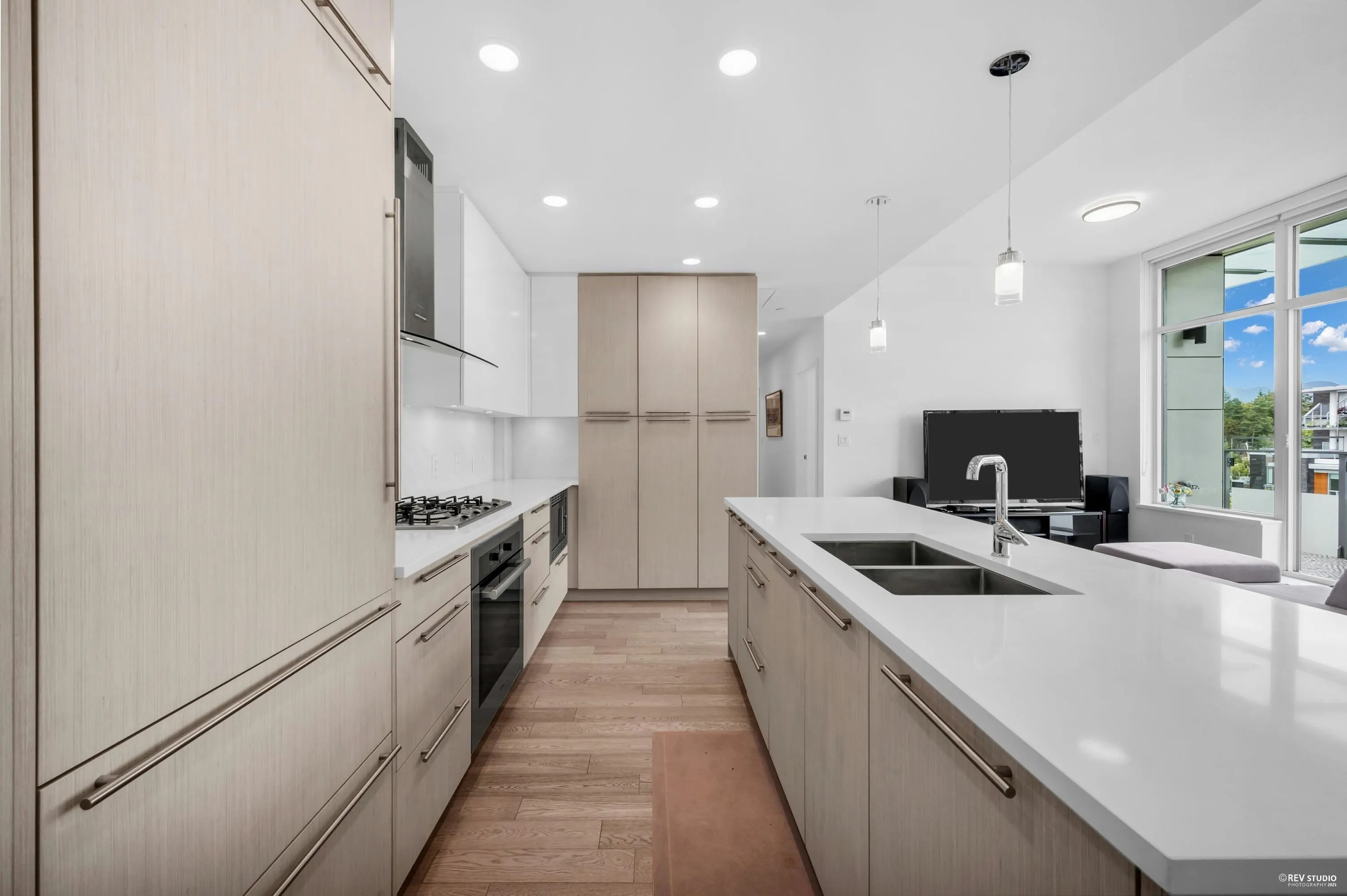 5077 Cambie Street #604
